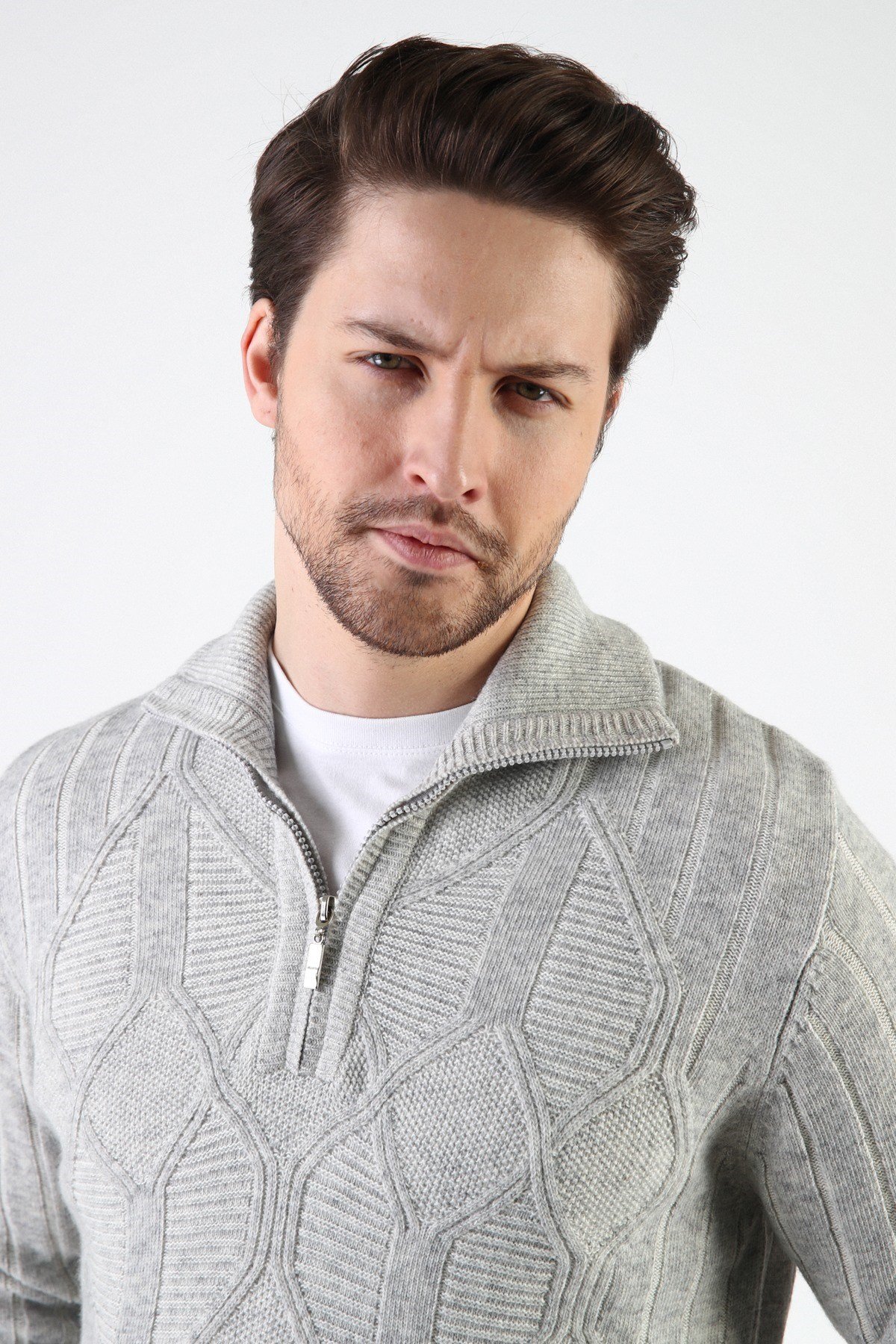 Ferraro A.Gri Kendinden Desenli Dik Yaka %100 Kuzu Yünü Erkek Kazak