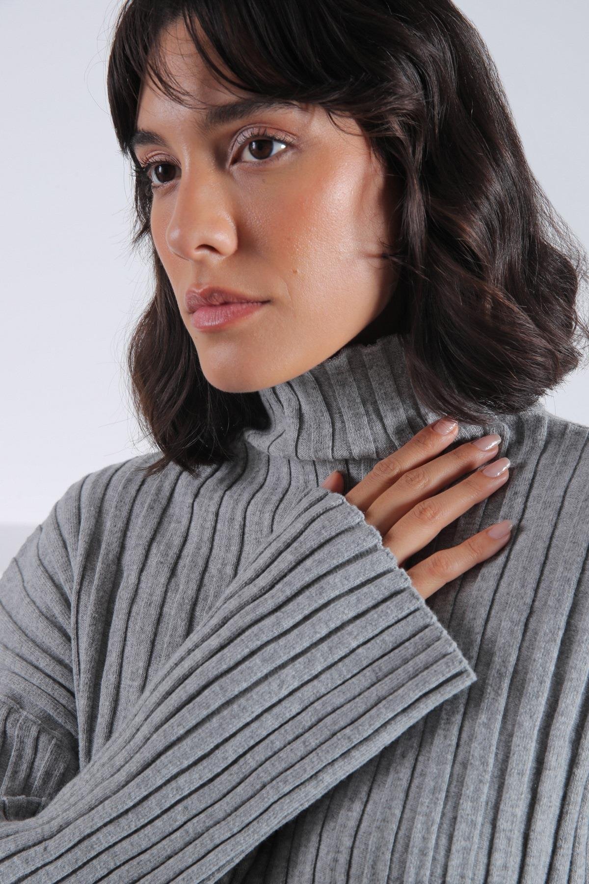 Ferraro A.Gri Uzun Kollu Balıkçı Yaka Kaşmirli Kadın Triko Kazak