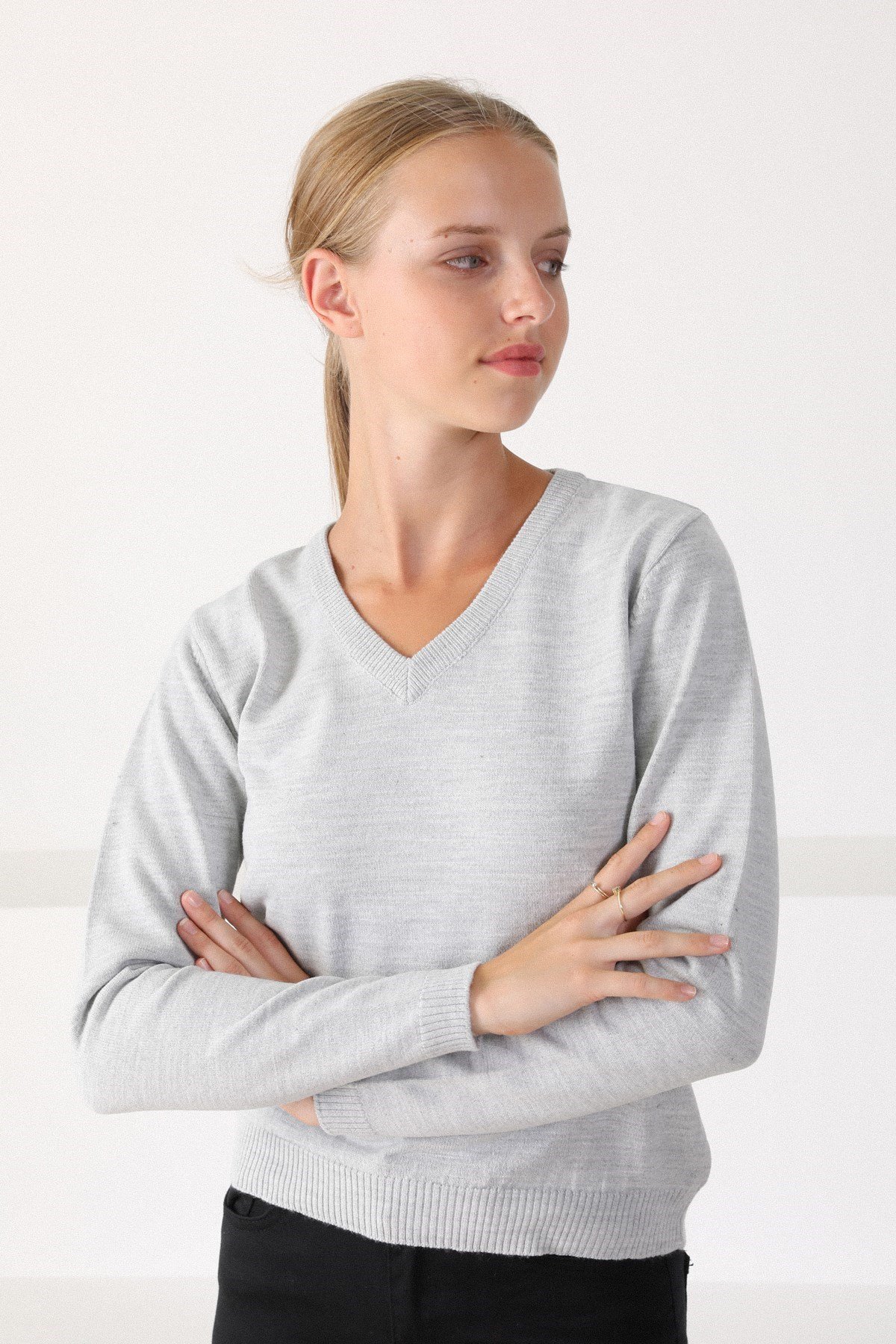 Ferraro A.Gri V Yaka Kadın Triko Kazak