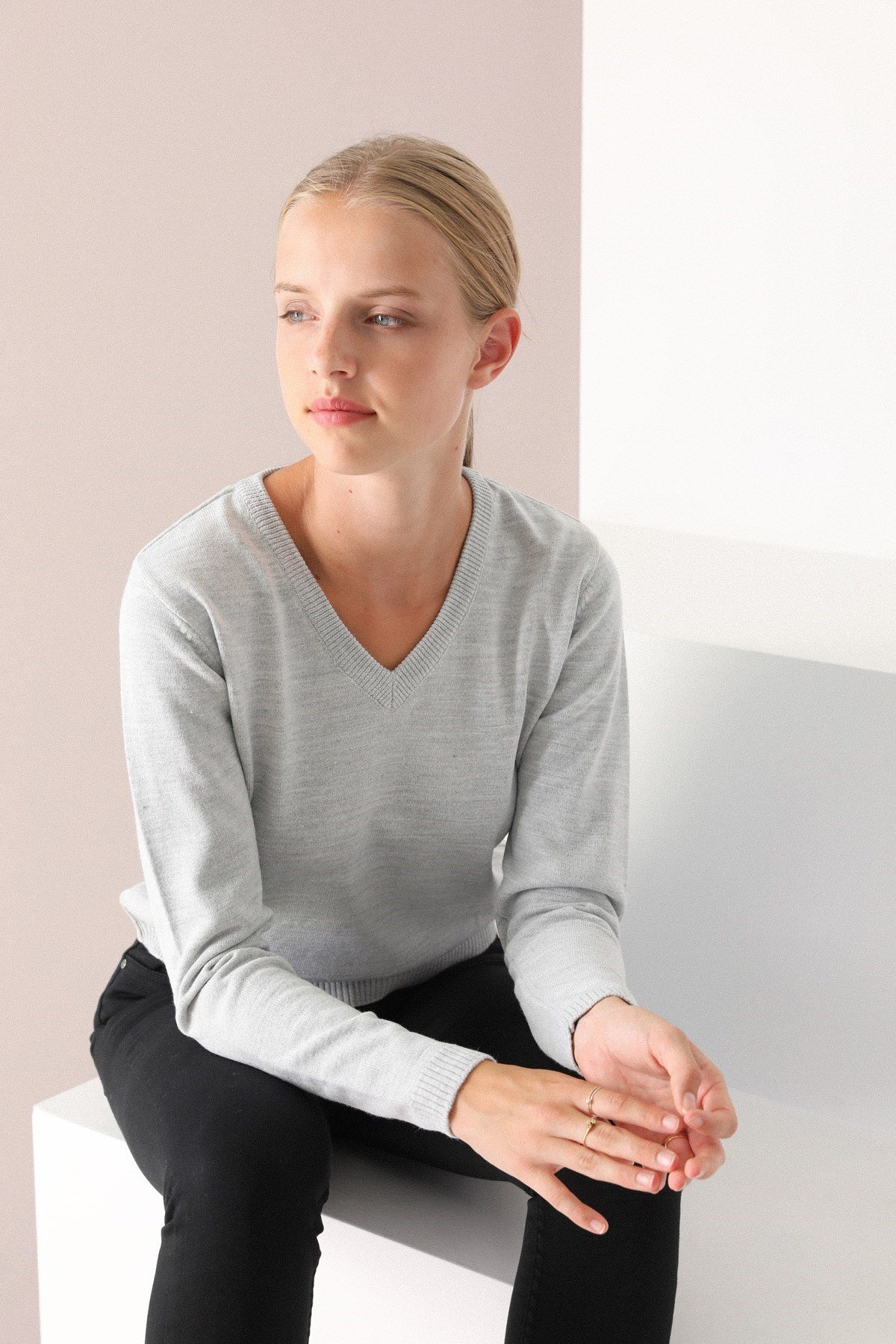 Ferraro A.Gri V Yaka Kadın Triko Kazak