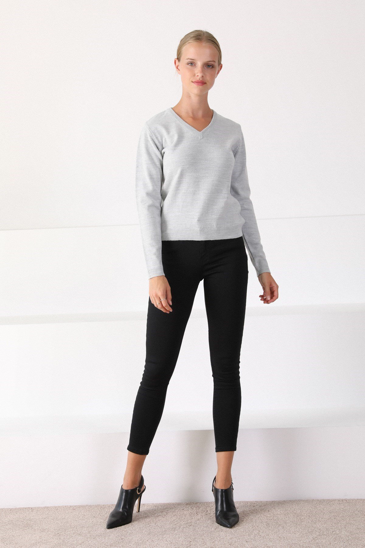 Ferraro A.Gri V Yaka Kadın Triko Kazak