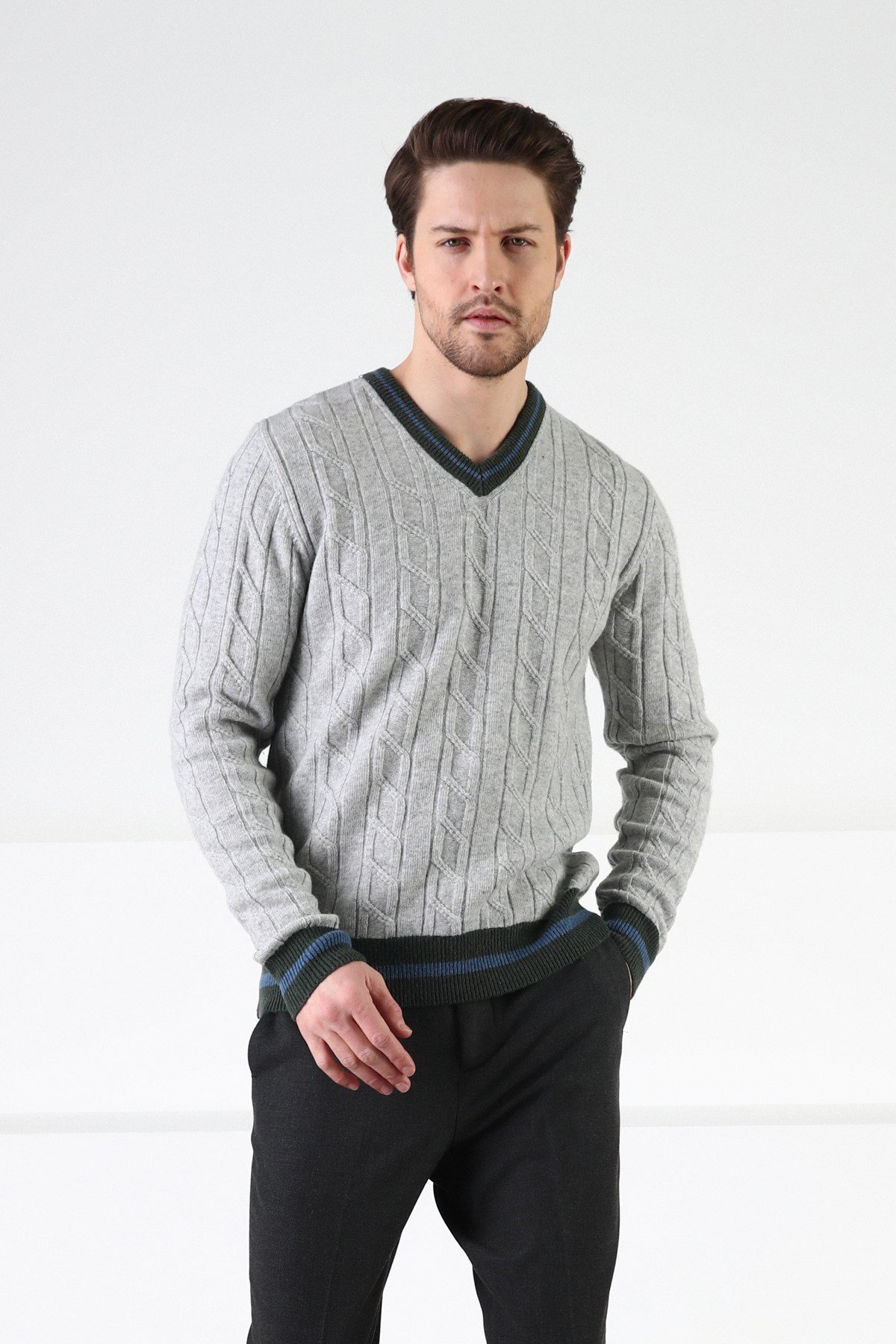 Ferraro A.Gri/Haki V Yaka %100 Kuzu Yünü Erkek Kazak