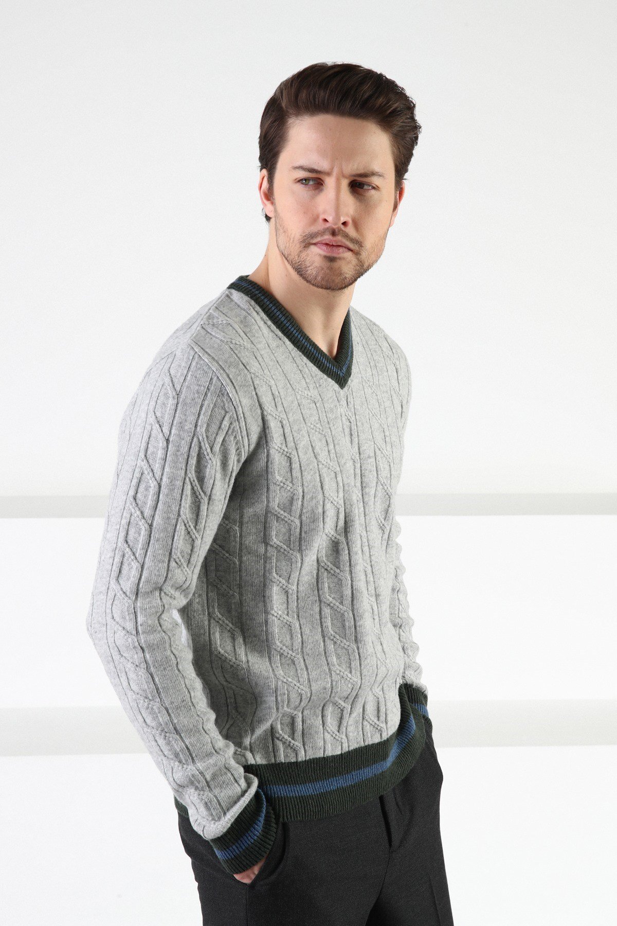 Ferraro A.Gri/Haki V Yaka %100 Kuzu Yünü Erkek Kazak