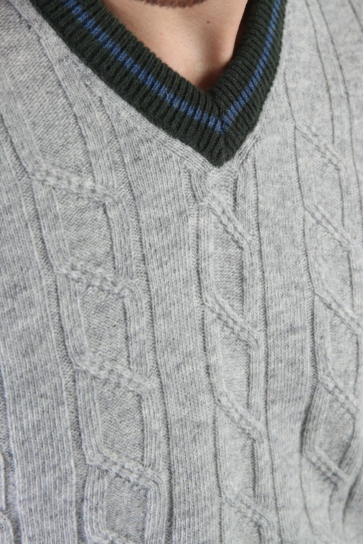 Ferraro A.Gri/Haki V Yaka %100 Kuzu Yünü Erkek Kazak