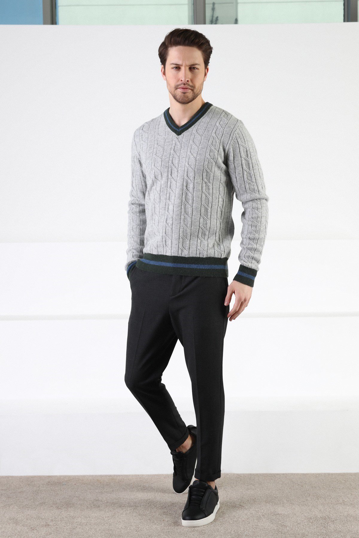 Ferraro A.Gri/Haki V Yaka %100 Kuzu Yünü Erkek Kazak