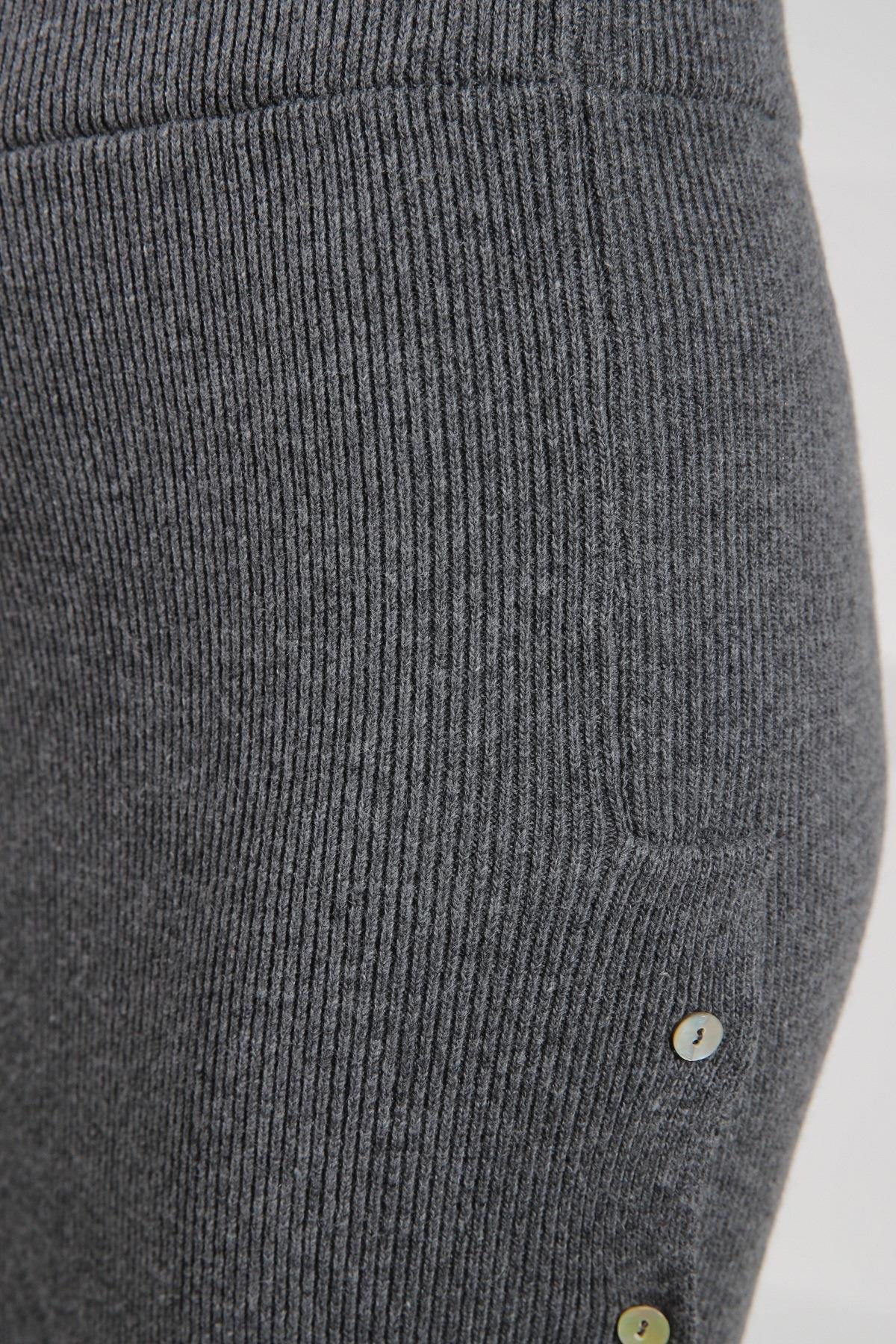 Ferraro Antrasit Düğmeli Kaşmirli Kadın Triko Etek