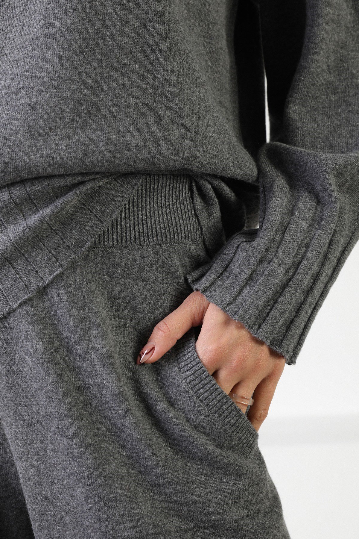 Ferraro Antrasit Kol Detay Yarım Balıkçı Yaka Kaşmirli Kadın Triko Kazak