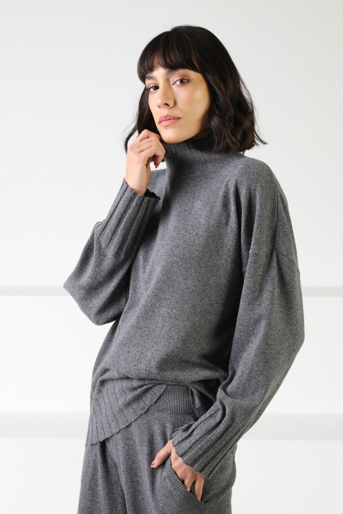 Ferraro Antrasit Kol Detay Yarım Balıkçı Yaka Kaşmirli Kadın Triko Kazak