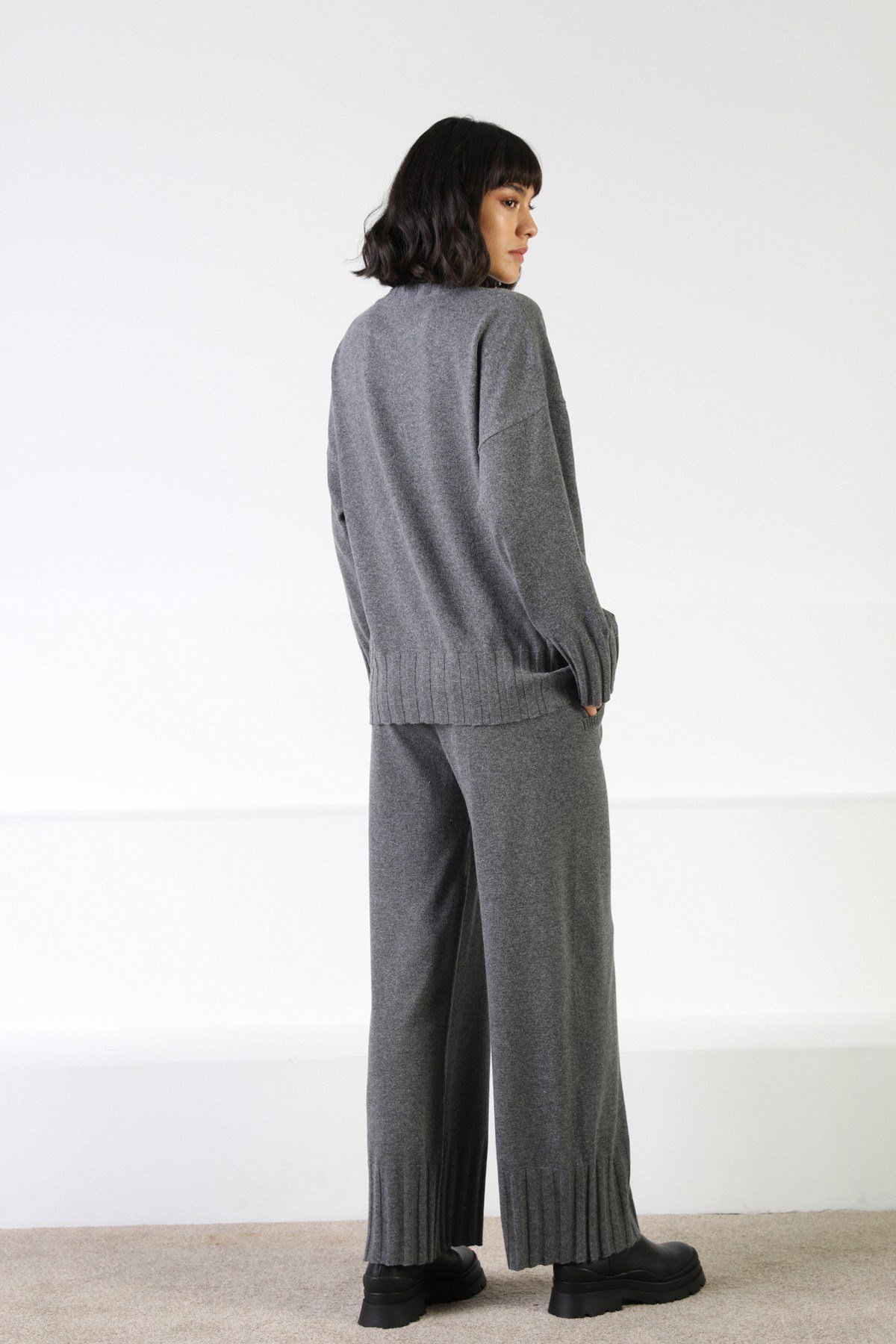 Ferraro Antrasit Kol Detay Yarım Balıkçı Yaka Kaşmirli Kadın Triko Kazak