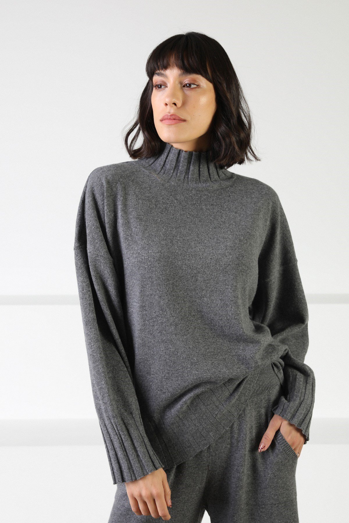 Ferraro Antrasit Kol Detay Yarım Balıkçı Yaka Kaşmirli Kadın Triko Kazak