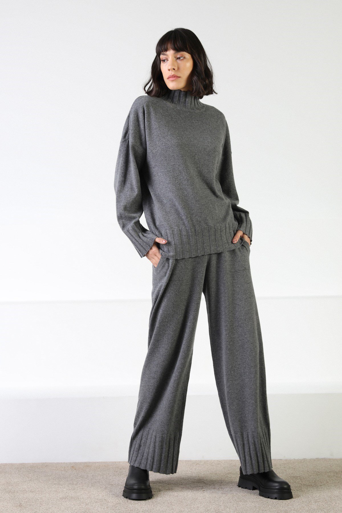 Ferraro Antrasit Kol Detay Yarım Balıkçı Yaka Kaşmirli Kadın Triko Kazak