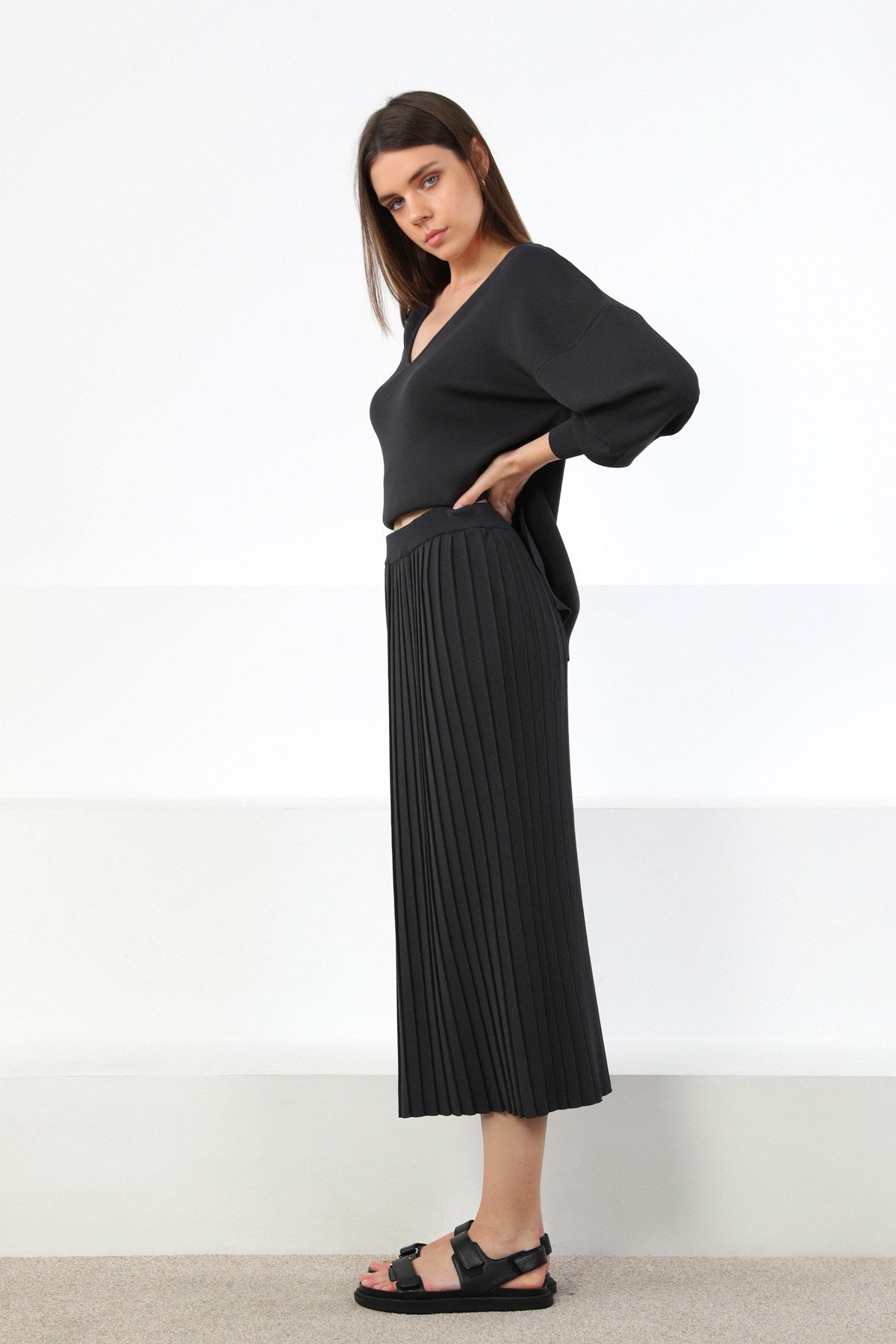 Ferraro Antrasit Midi Boy Pileli Kadın Triko Etek