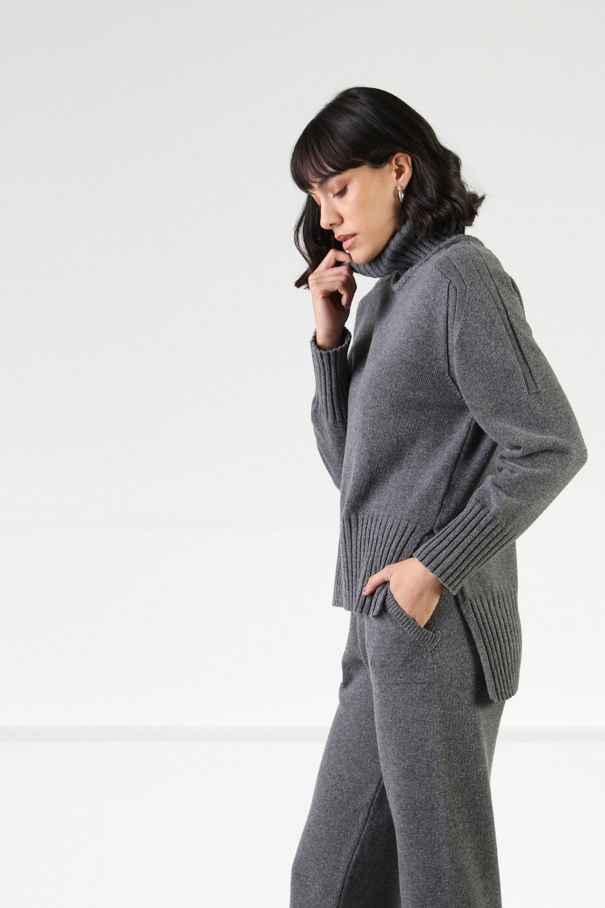 Ferraro Antrasit Uzun Kollu Yarım Balıkçı Yaka Kaşmirli Kadın Triko Kazak