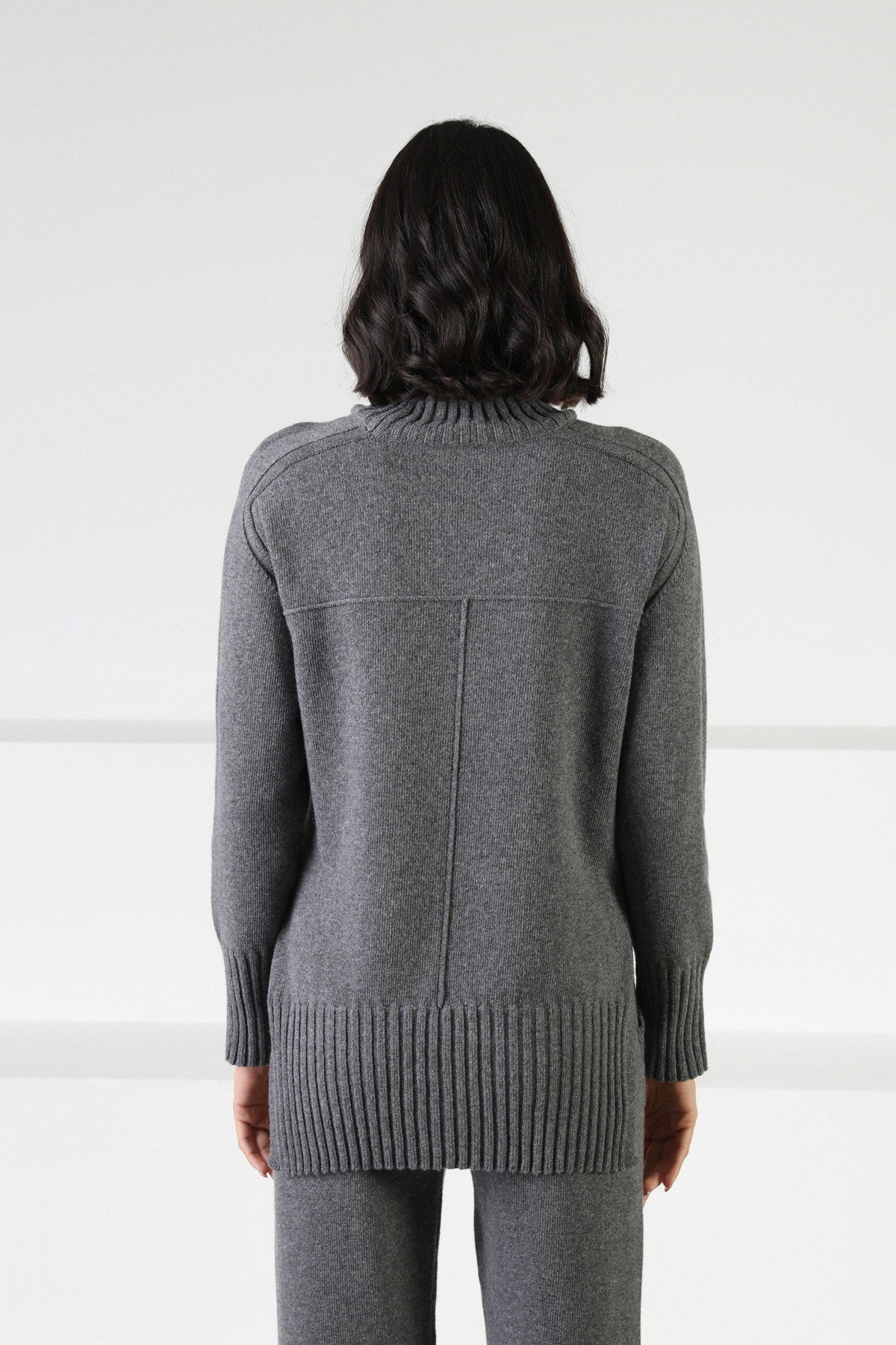 Ferraro Antrasit Uzun Kollu Yarım Balıkçı Yaka Kaşmirli Kadın Triko Kazak