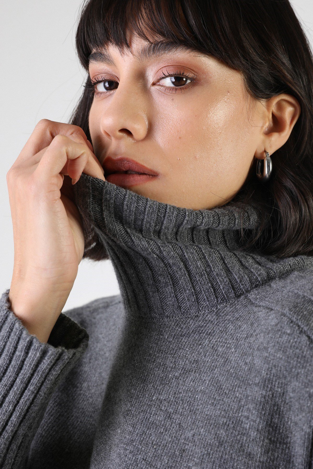 Ferraro Antrasit Uzun Kollu Yarım Balıkçı Yaka Kaşmirli Kadın Triko Kazak