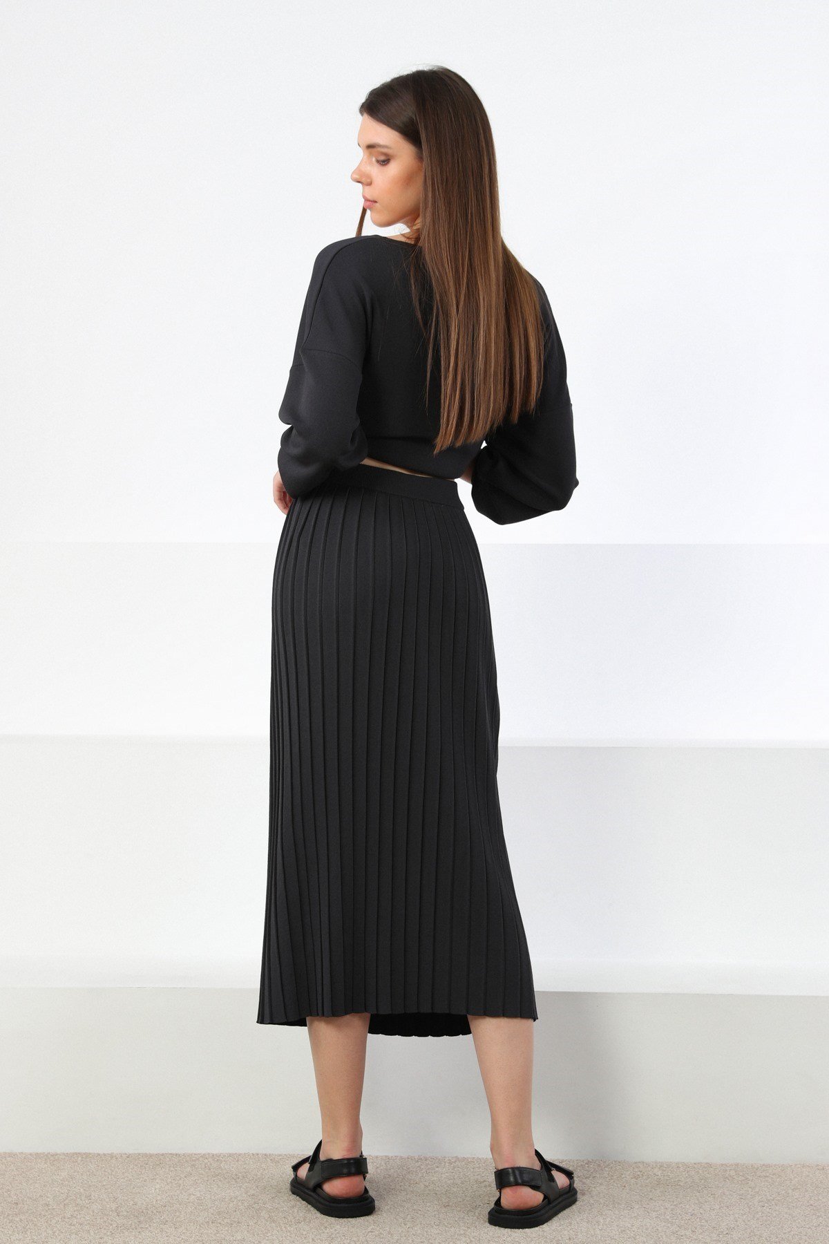 Ferraro Antrasit V Yaka Yırtmaçlı Kadın Triko Kazak