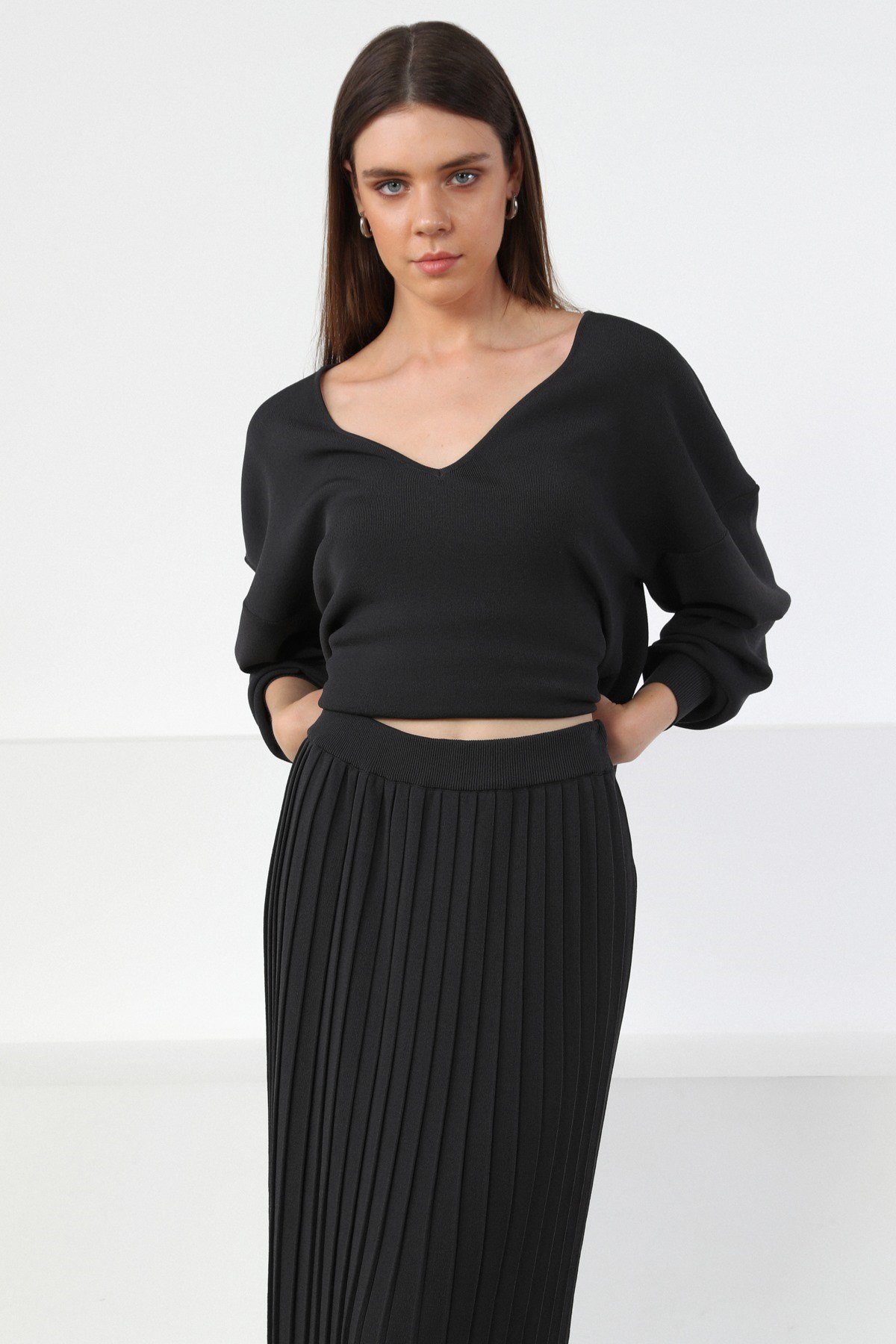 Ferraro Antrasit V Yaka Yırtmaçlı Kadın Triko Kazak