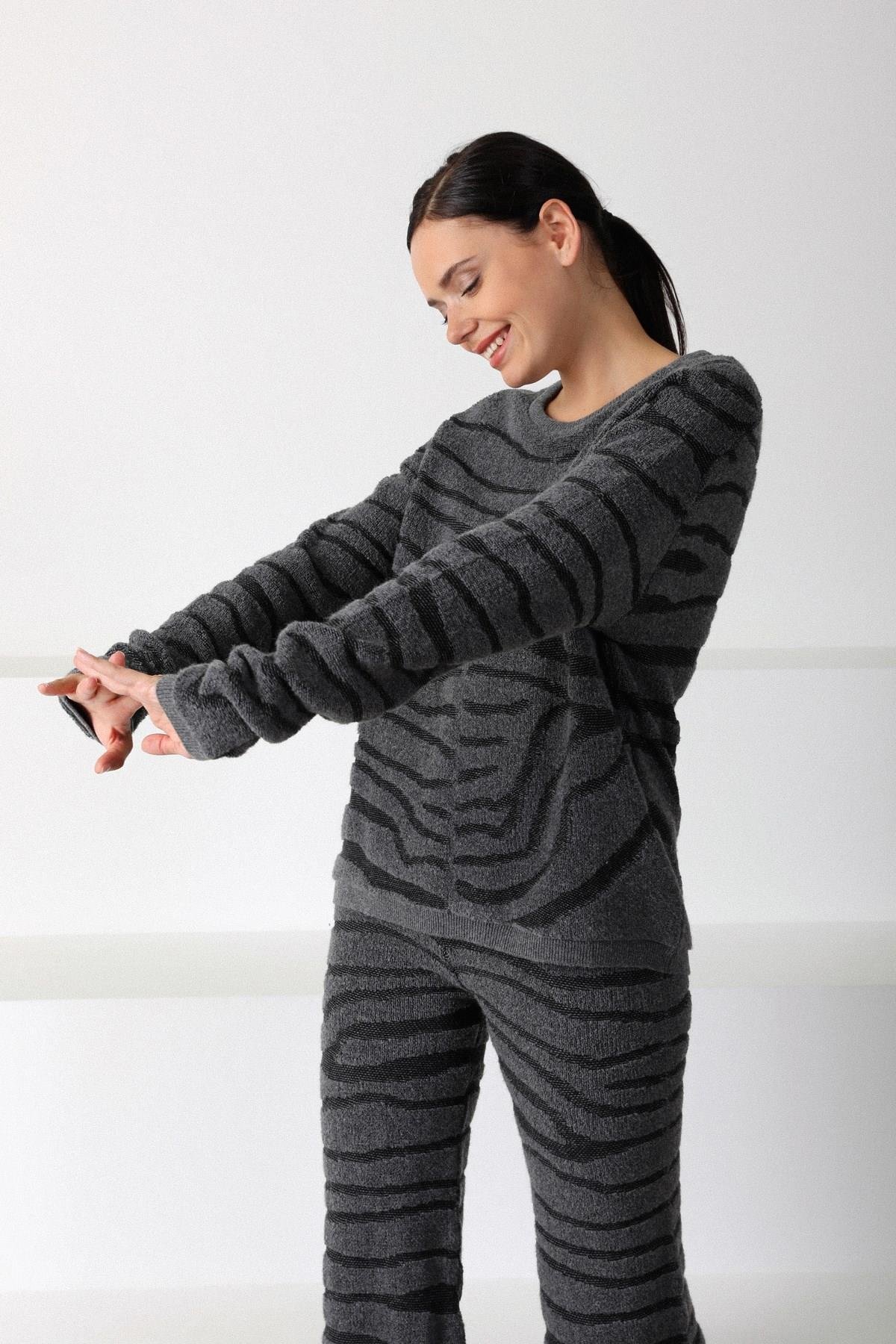 Ferraro Antrasit Zebra Desenli Kadın Triko Pantolon