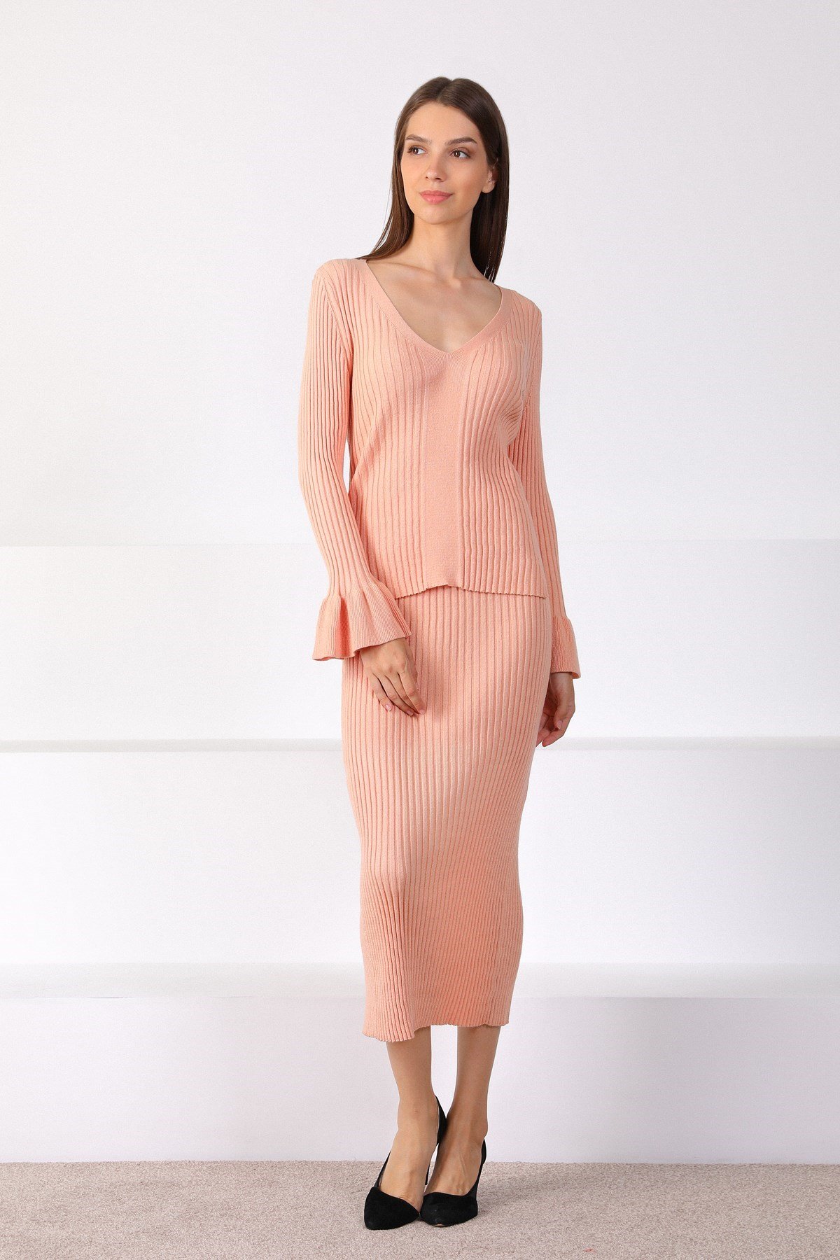 Ferraro Apricot V Yaka Kol Volanlı Kadın Triko Kazak