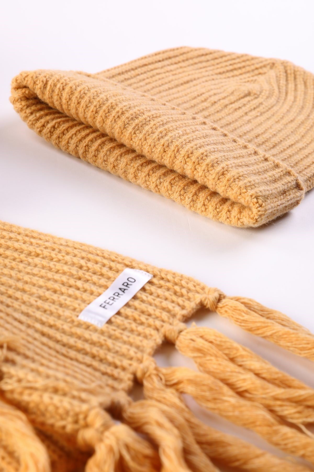 Ferraro Bal Merino Yün Kadın Atkı Bere Takımı