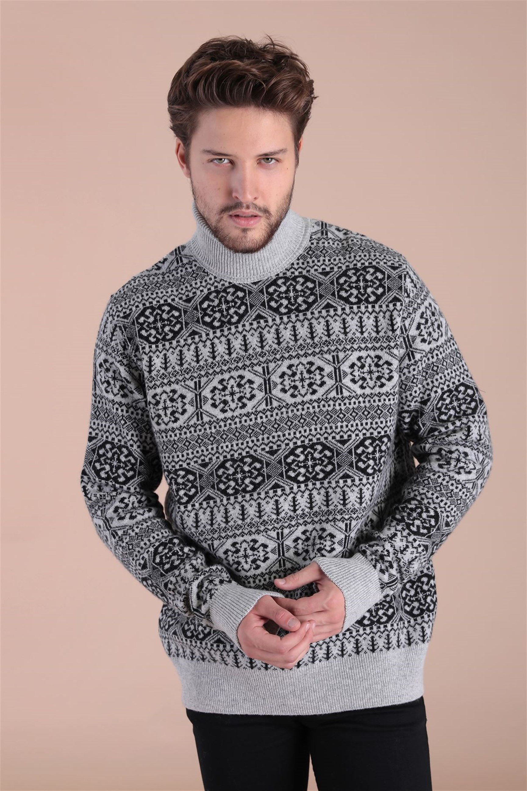 Ferraro Balıkçı Yaka Kuzu Yünü Kazak