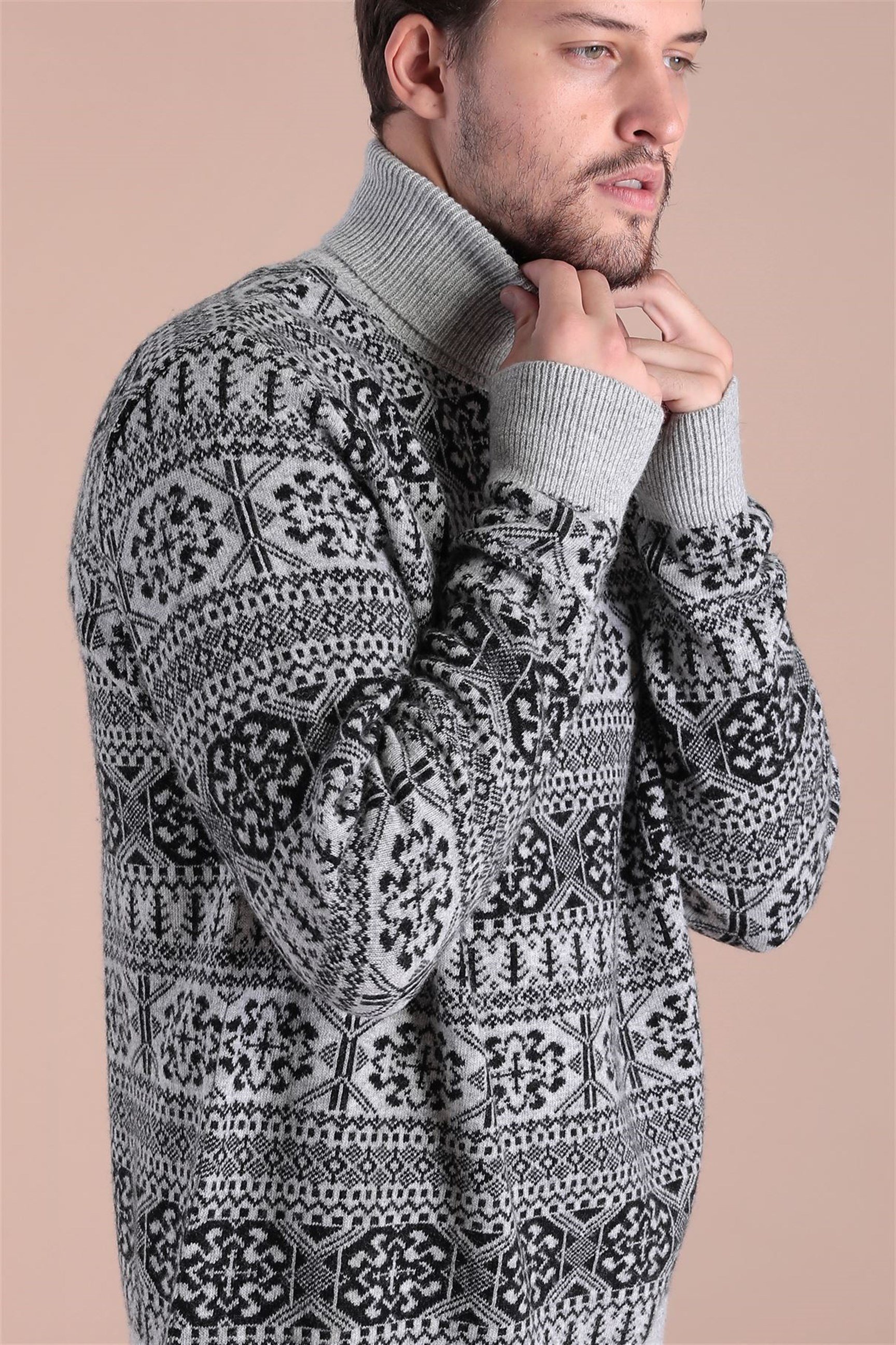 Ferraro Balıkçı Yaka Kuzu Yünü Kazak