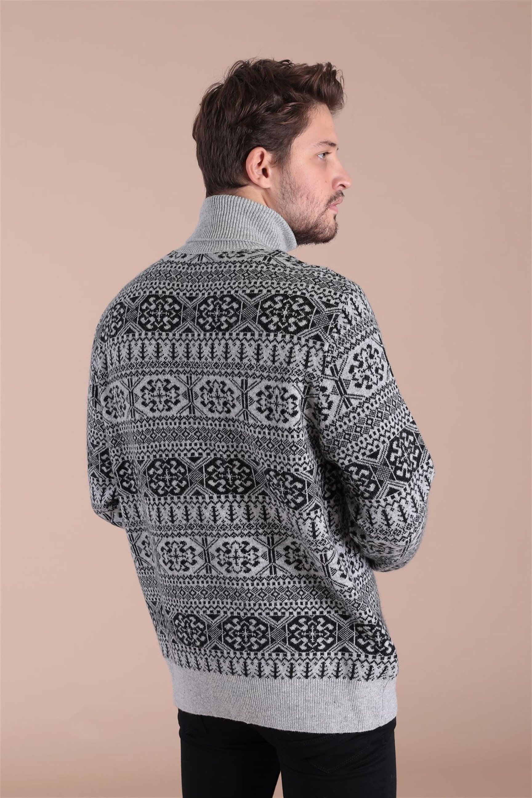 Ferraro Balıkçı Yaka Kuzu Yünü Kazak