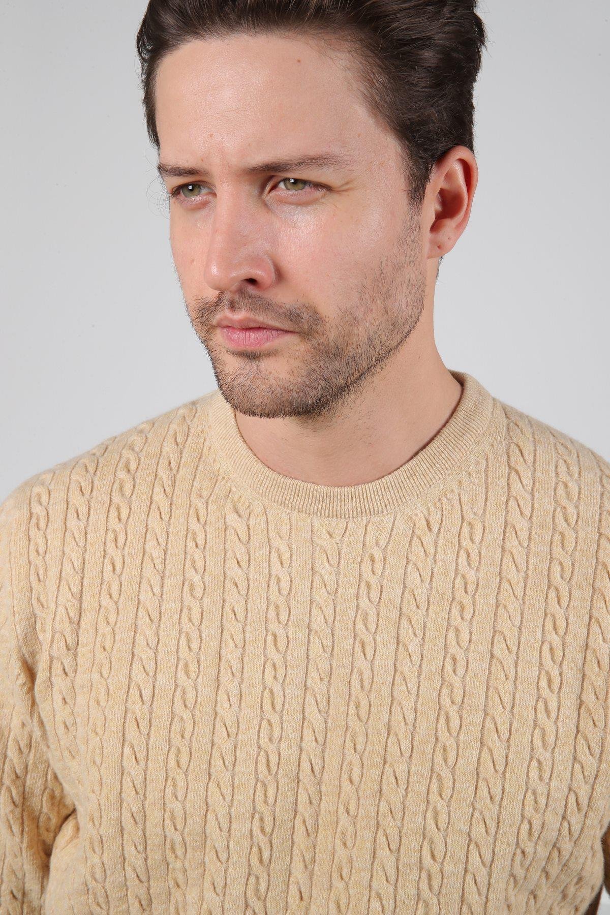 Ferraro Bej Bisiklet Yaka Kabartmalı Saç Örgü Desenli Uzun Kollu %100 Kuzu Yünü Erkek Triko Kazak