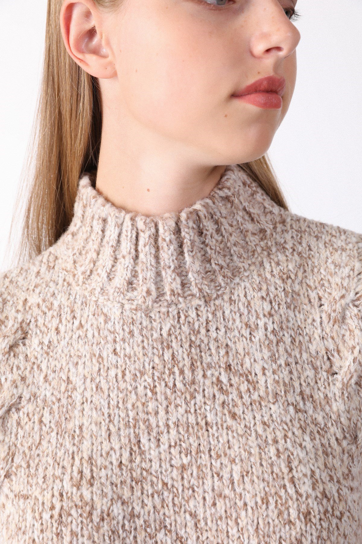 Ferraro Bej Dik Yaka Yünlü Kadın Triko Kazak
