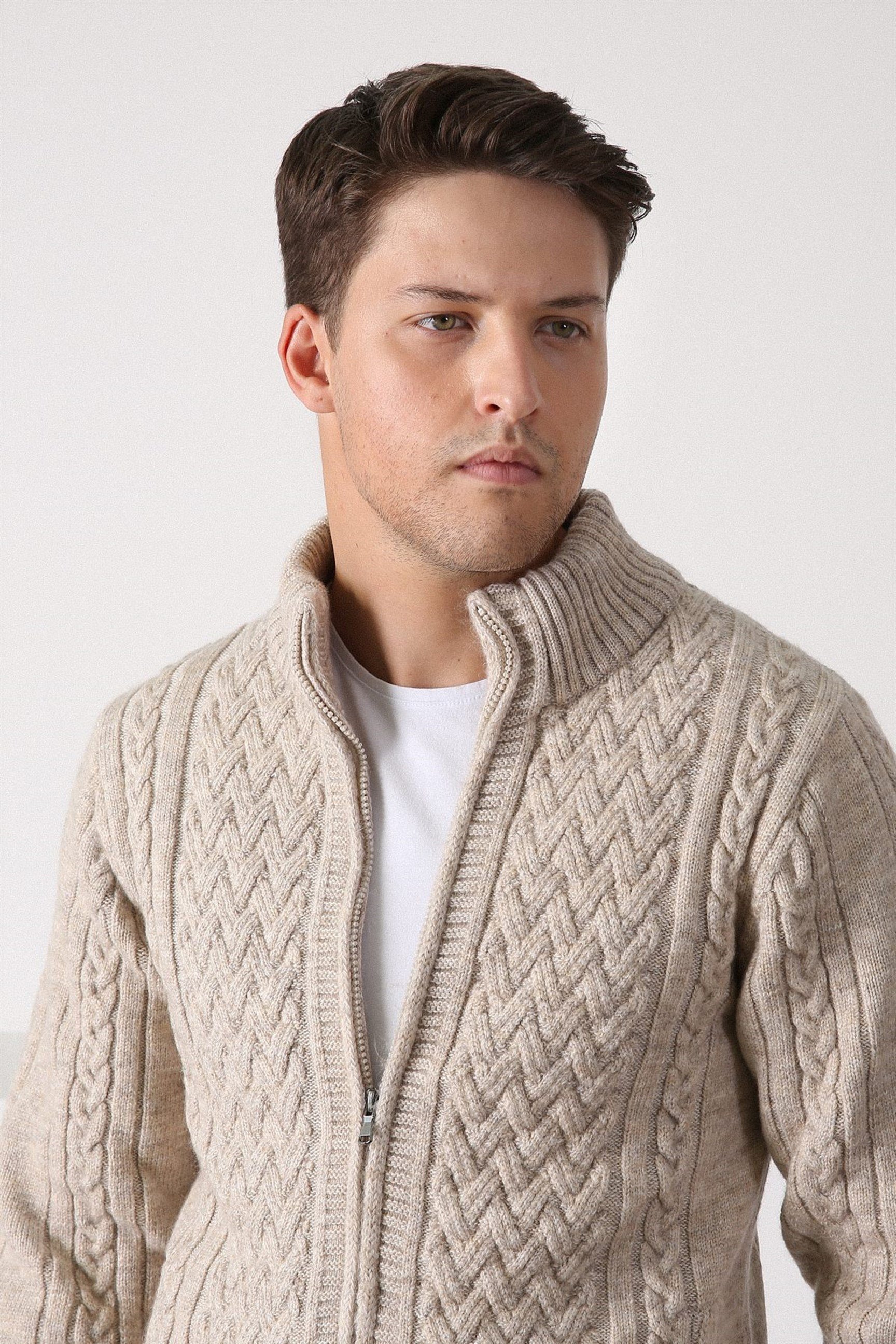 Ferraro Bej Fermuarlı Kalın Yün Erkek Triko Hırka