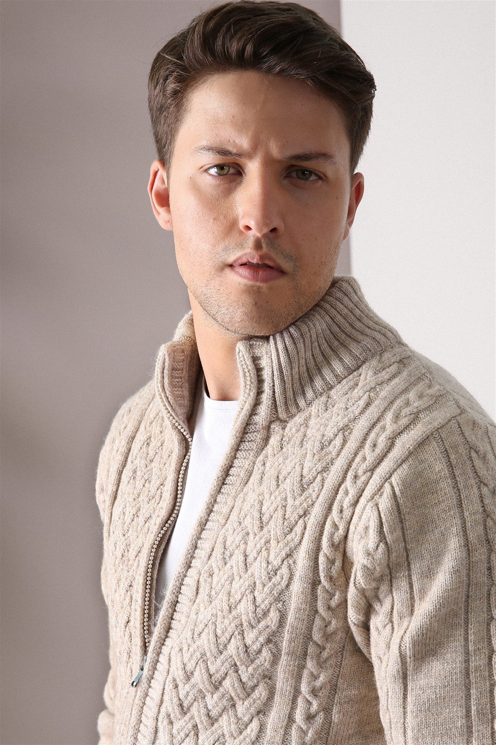 Ferraro Bej Fermuarlı Kalın Yün Erkek Triko Hırka