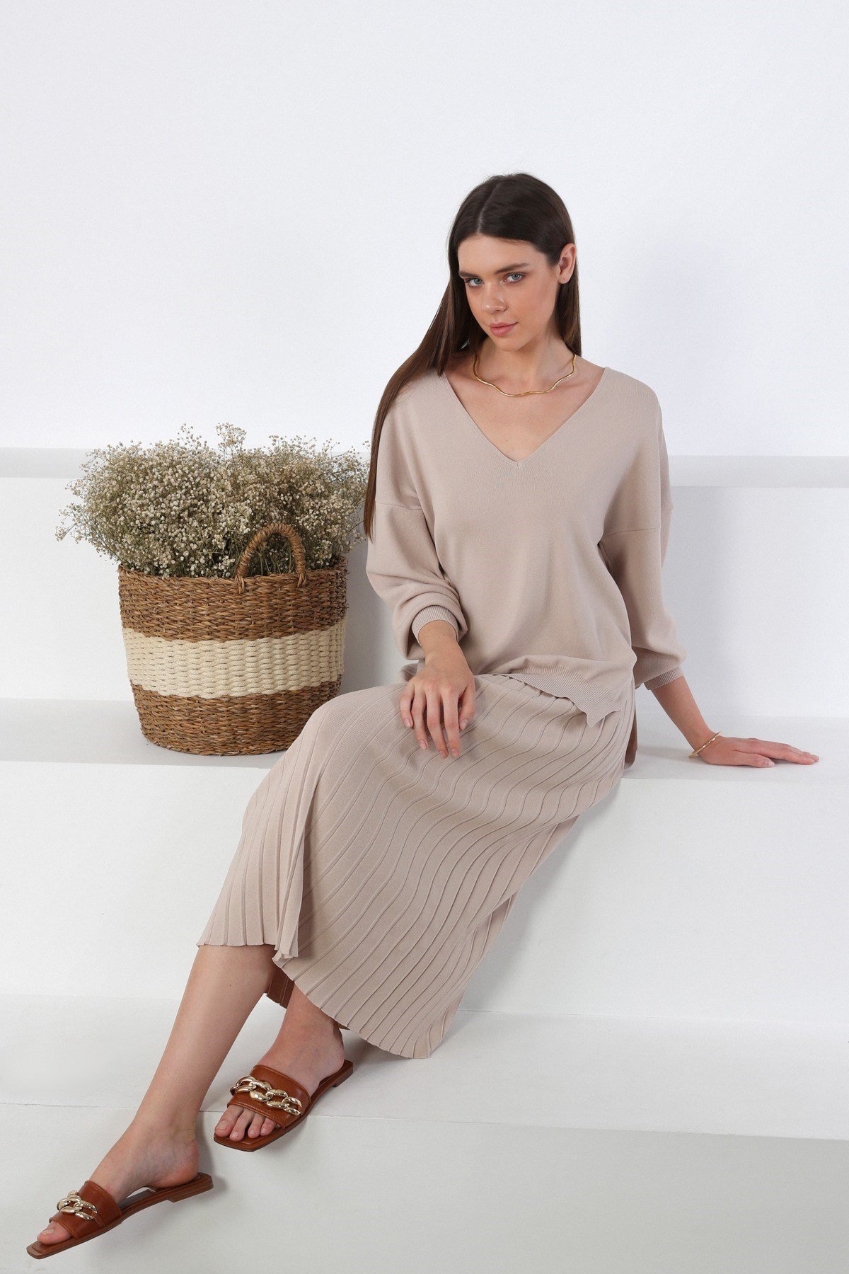 Ferraro Bej V Yaka Yırtmaçlı Kadın Triko Kazak