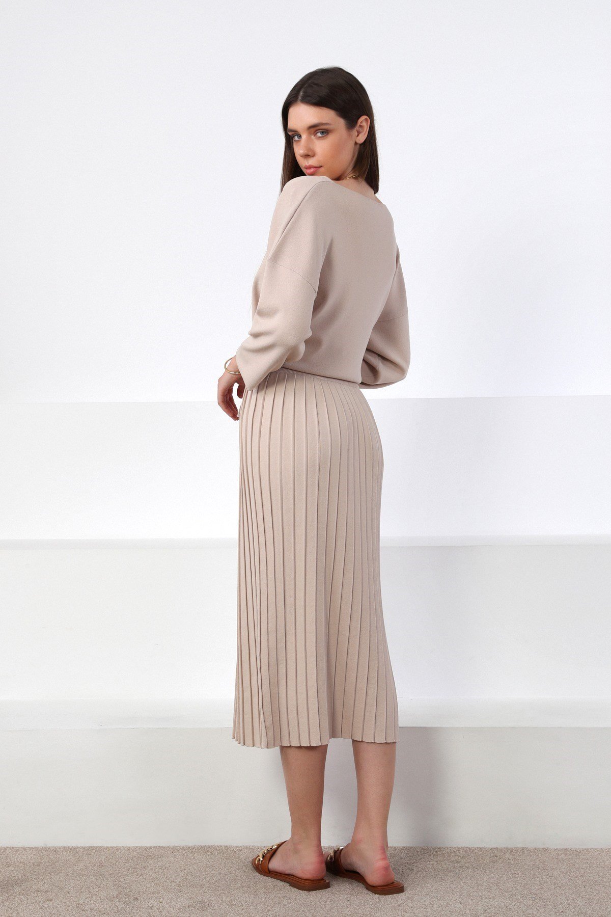 Ferraro Bej V Yaka Yırtmaçlı Kadın Triko Kazak