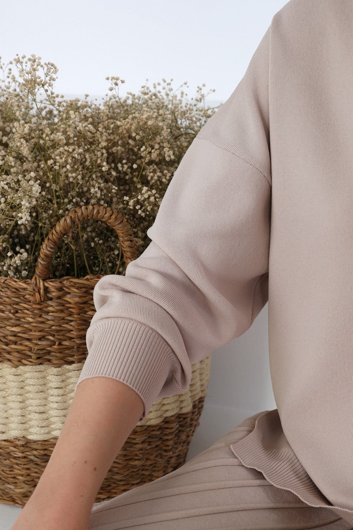 Ferraro Bej V Yaka Yırtmaçlı Kadın Triko Kazak