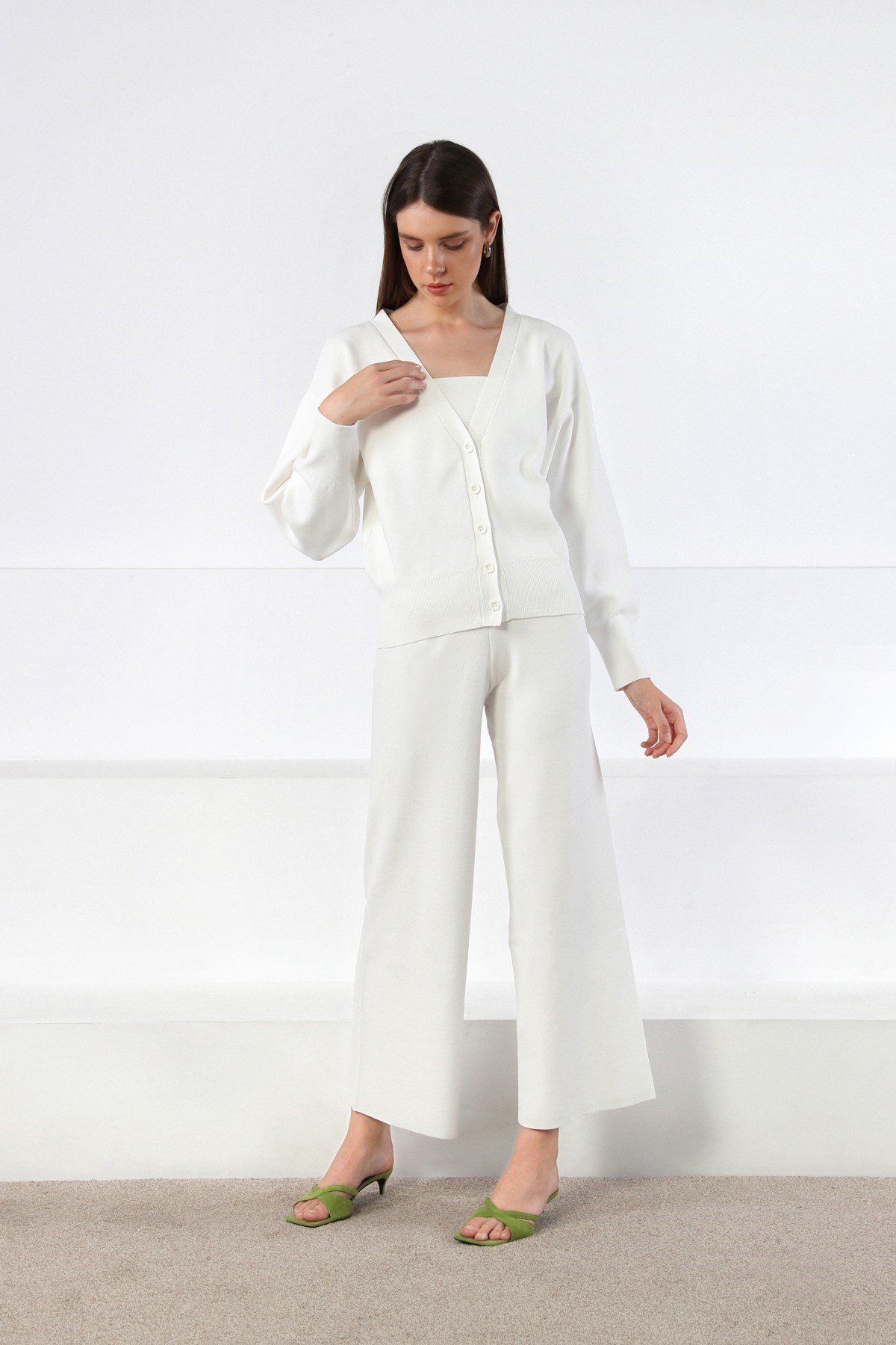 Ferraro Beyaz Bol Paça Midi Boy Kadın Triko Pantolon