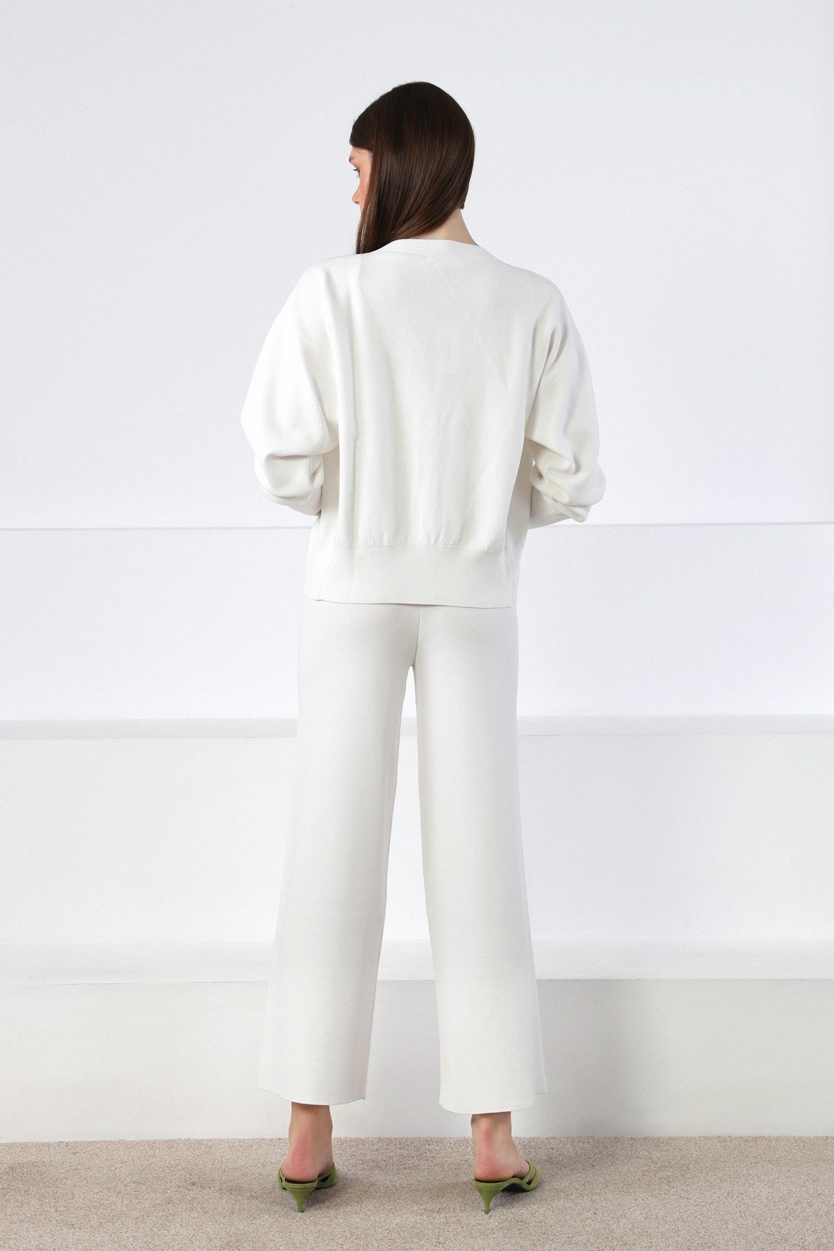 Ferraro Beyaz Kol Detay Düğmeli Kadın Triko Hırka