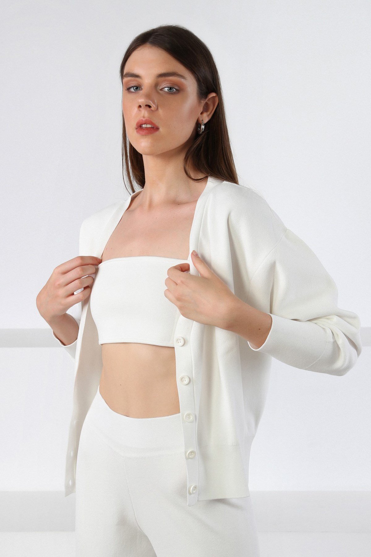 Ferraro Beyaz Kol Detay Düğmeli Kadın Triko Hırka