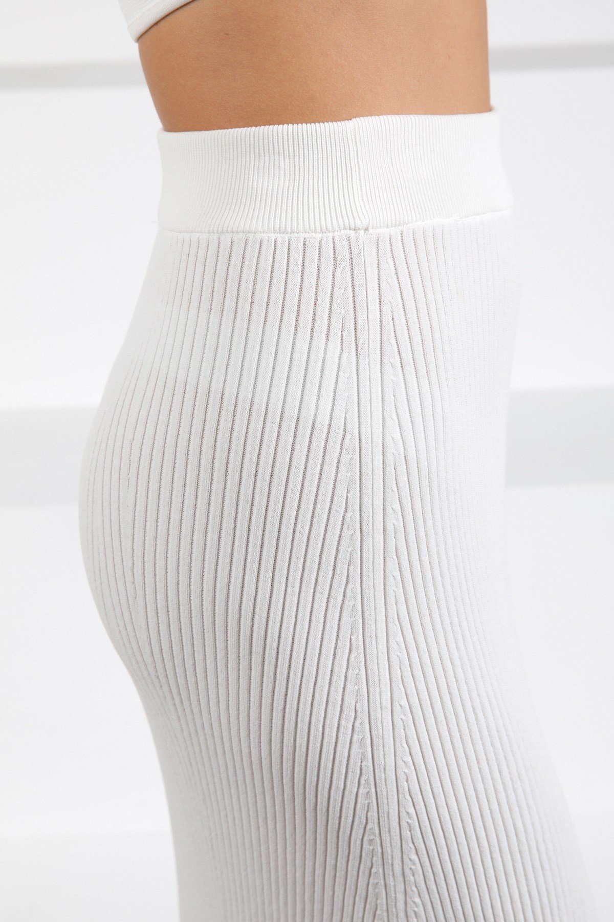 Ferraro Beyaz Midi Boy Kadın Triko Etek
