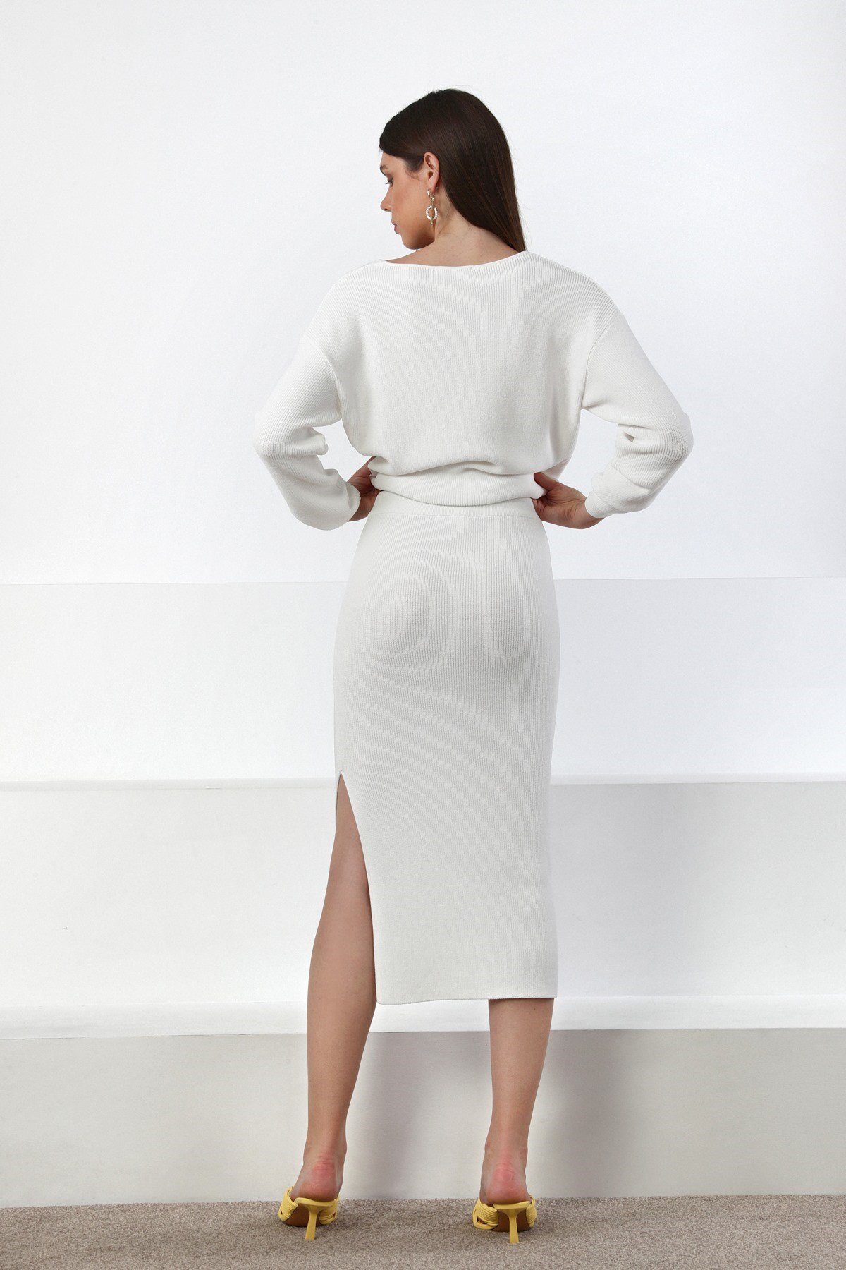 Ferraro Beyaz Midi Boy Yandan Yırtmaçlı Kadın Triko Etek