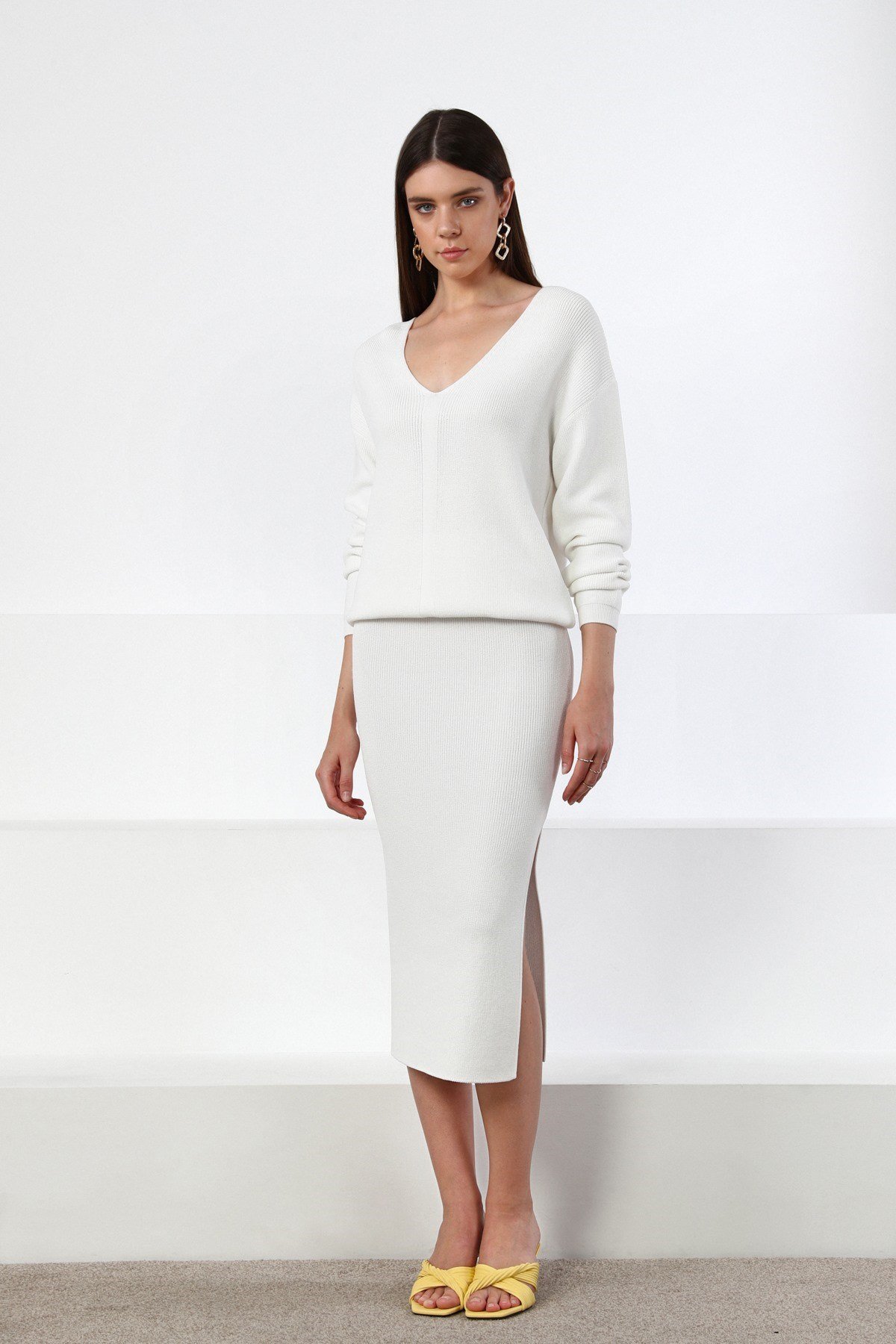 Ferraro Beyaz Midi Boy Yandan Yırtmaçlı Kadın Triko Etek