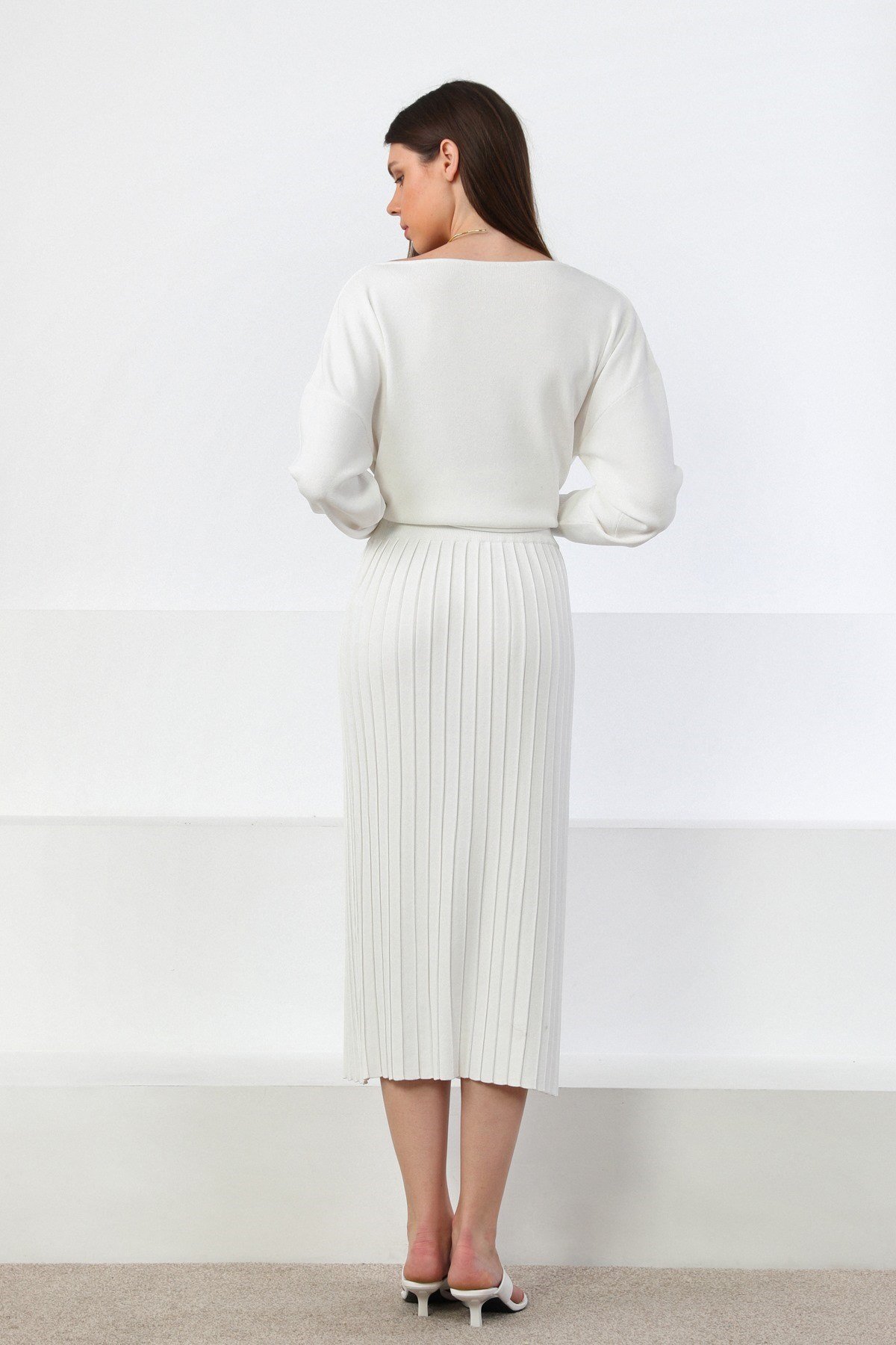 Ferraro Beyaz V Yaka Yırtmaçlı Kadın Triko Kazak