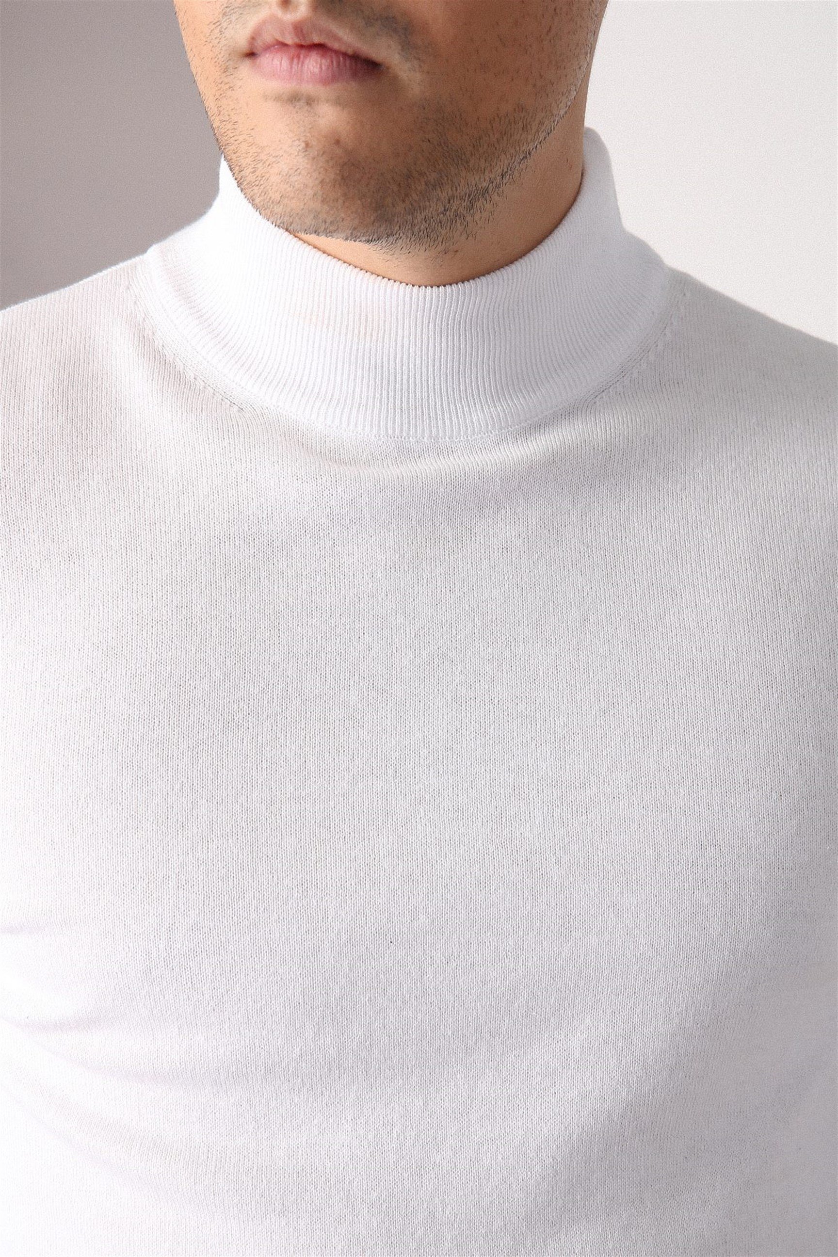 Ferraro Beyaz Yarım Balıkçı Yaka Erkek Pamuk Kazak