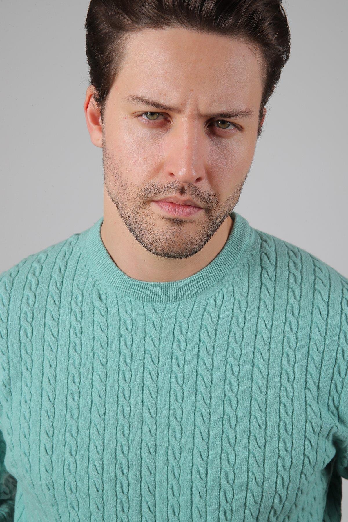 Ferraro Çağla Yeşili Bisiklet Yaka Kabartmalı Saç Örgü Desenli Uzun Kollu %100 Kuzu Yünü Erkek Triko Kazak