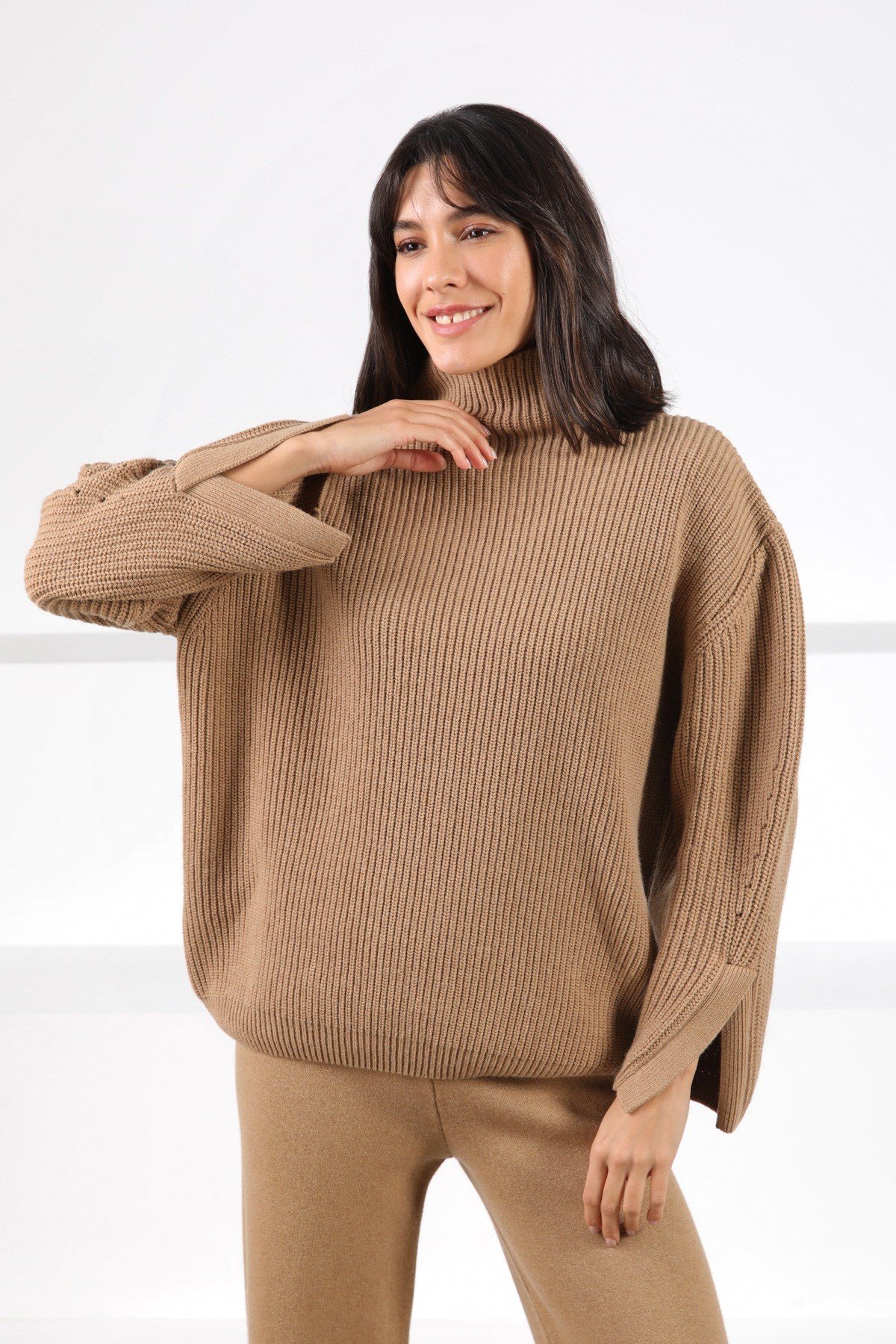 Ferraro Camel Kolu Yırtmaçlı Kaşmirli Kadın Triko Kazak