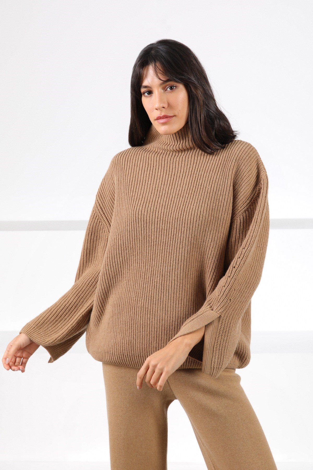 Ferraro Camel Kolu Yırtmaçlı Kaşmirli Kadın Triko Kazak