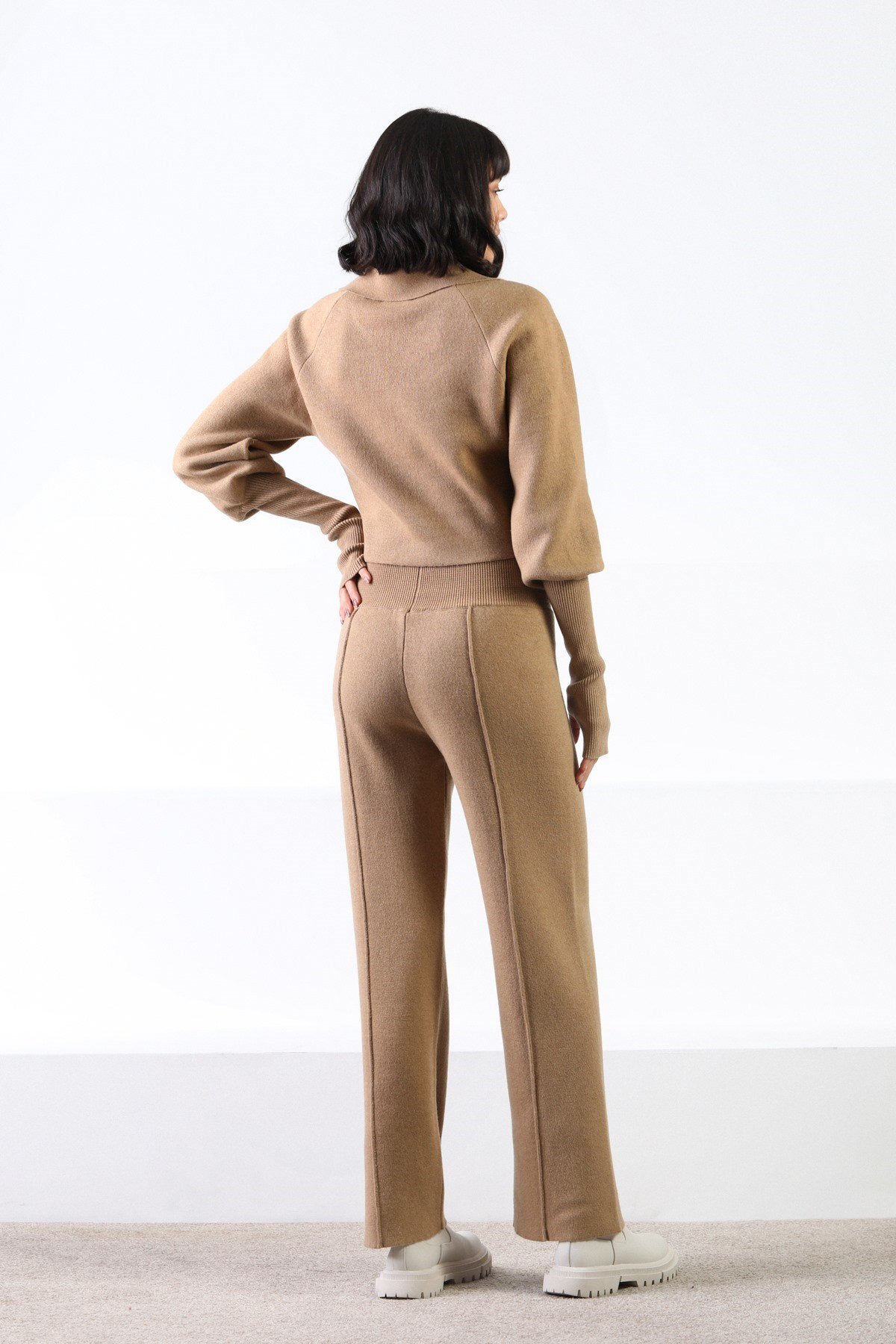 Ferraro Camel Uzun Kollu Gömlek Yaka Kaşmirli Kadın Triko Kazak