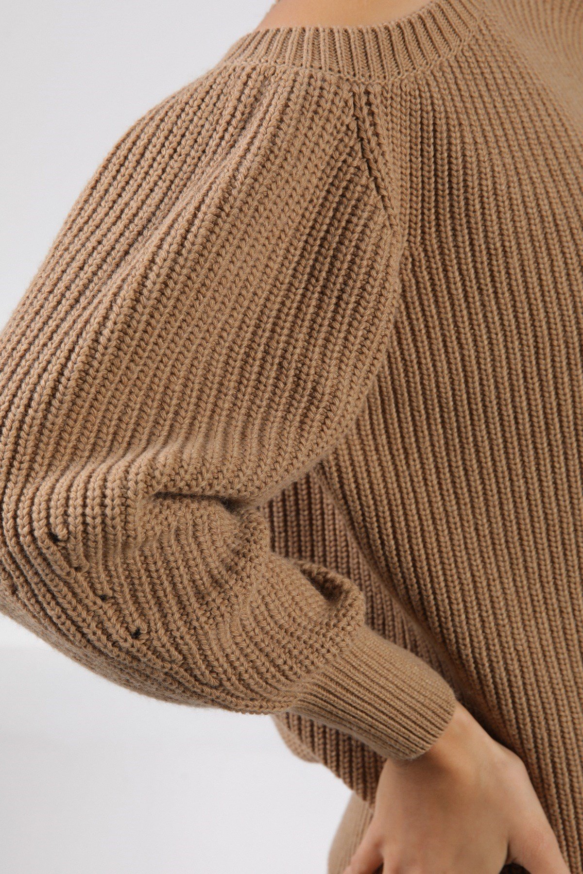 Ferraro Camel Uzun Kollu Omuz Detaylı Kaşmirli Kadın Triko Kazak