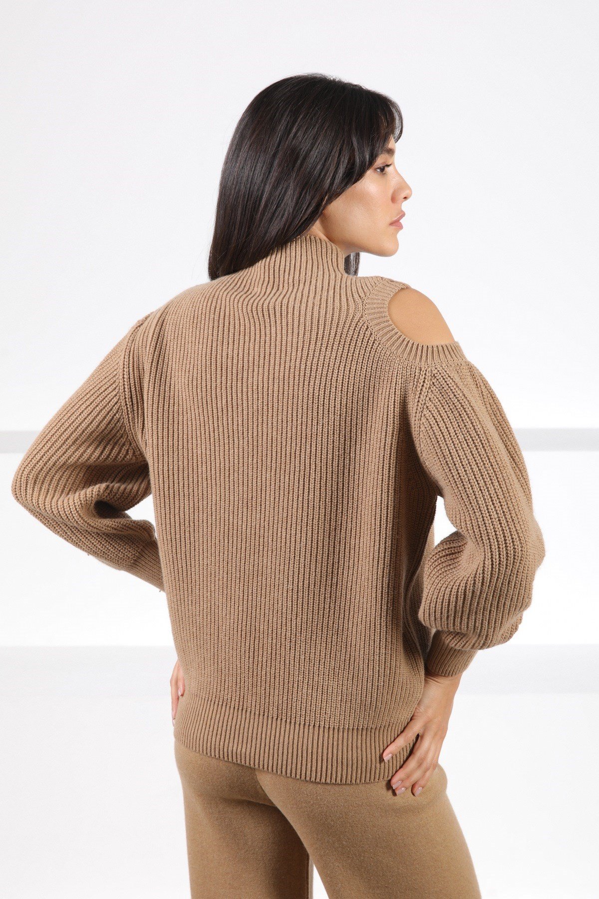 Ferraro Camel Uzun Kollu Omuz Detaylı Kaşmirli Kadın Triko Kazak