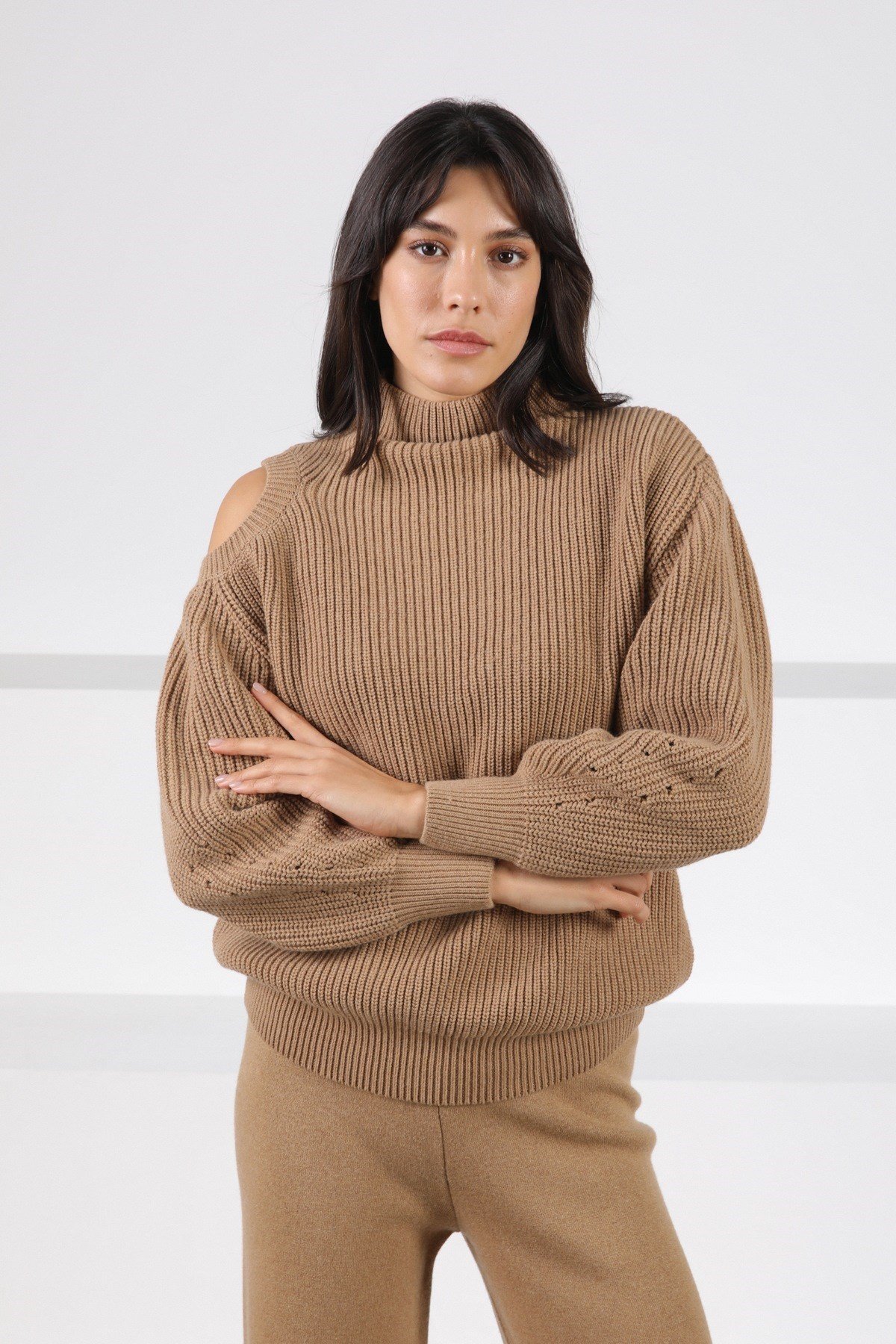 Ferraro Camel Uzun Kollu Omuz Detaylı Kaşmirli Kadın Triko Kazak