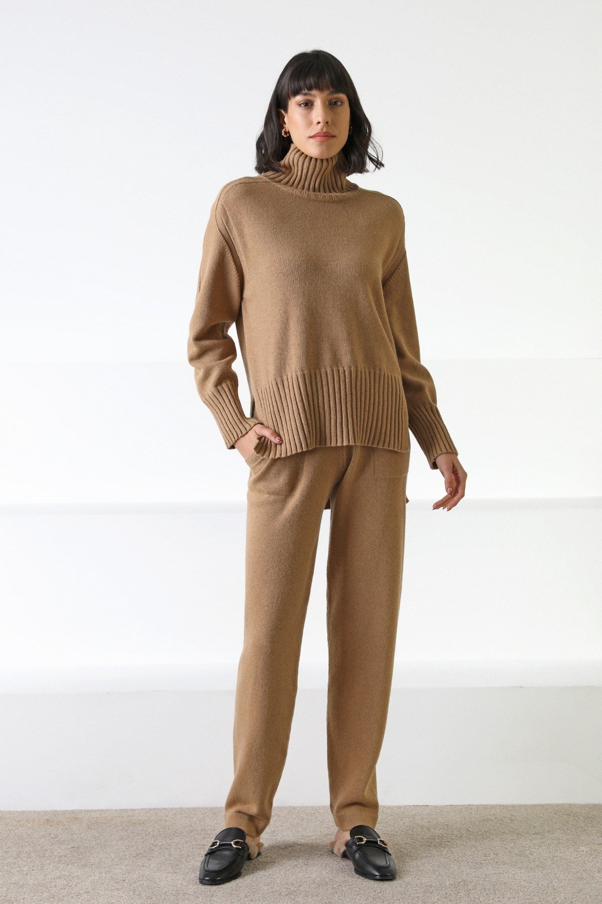 Ferraro Camel Uzun Kollu Yarım Balıkçı Yaka Kaşmirli Kadın Triko Kazak